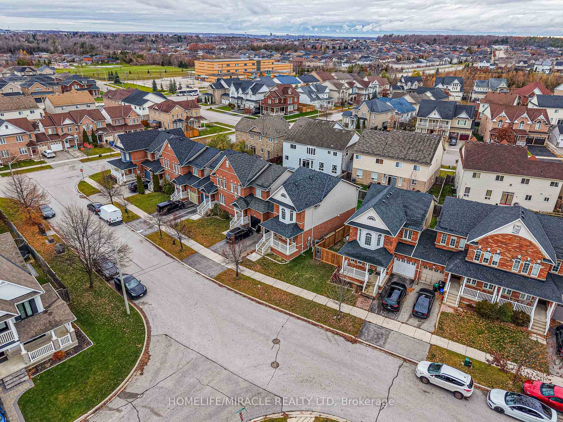 Photo 42 of 12 Diana Way, Barrie, Innis-Shore — HOMEH