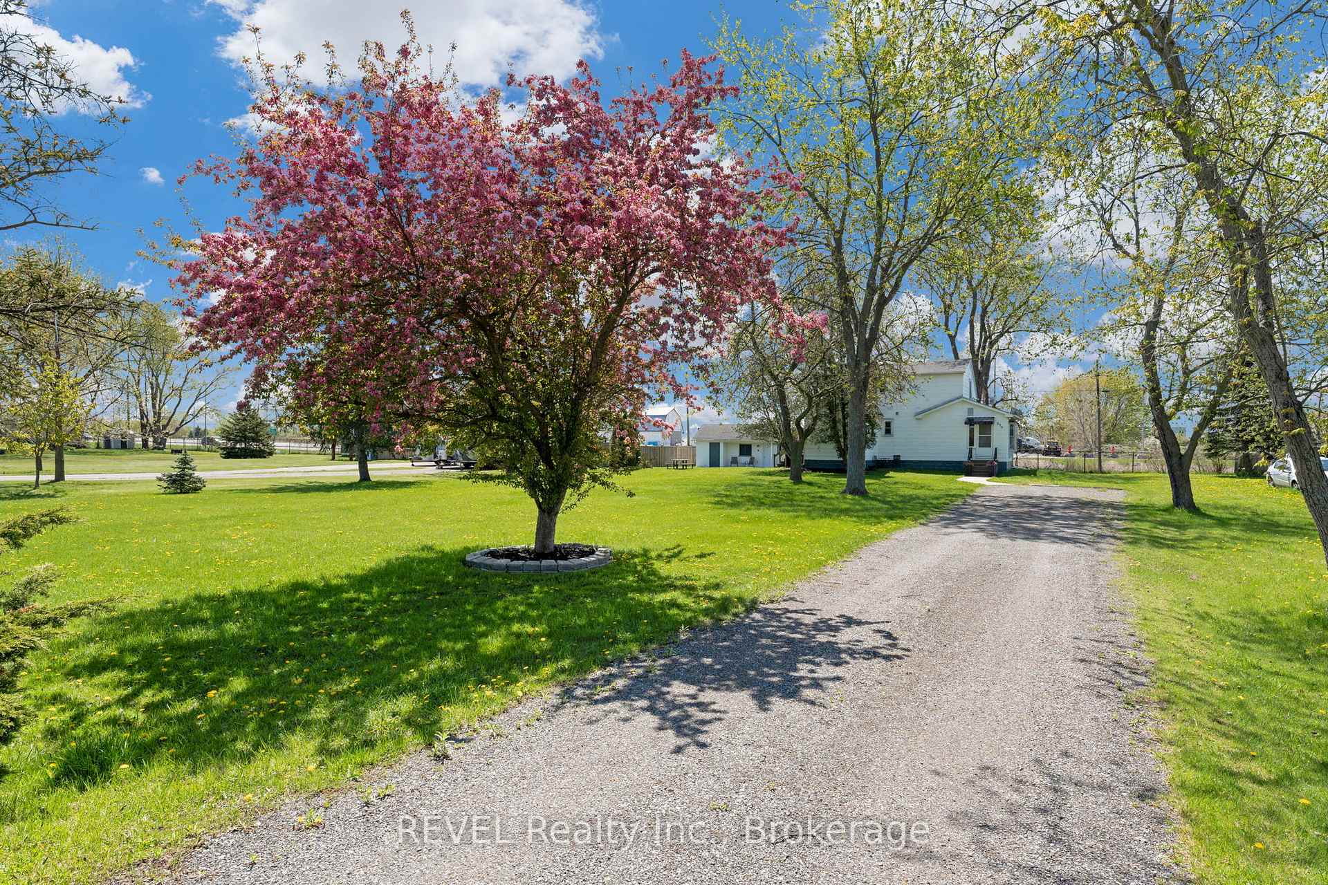 Photo 1 of 239 Becken Crescent, Welland, Cooks Mills — HOMEH