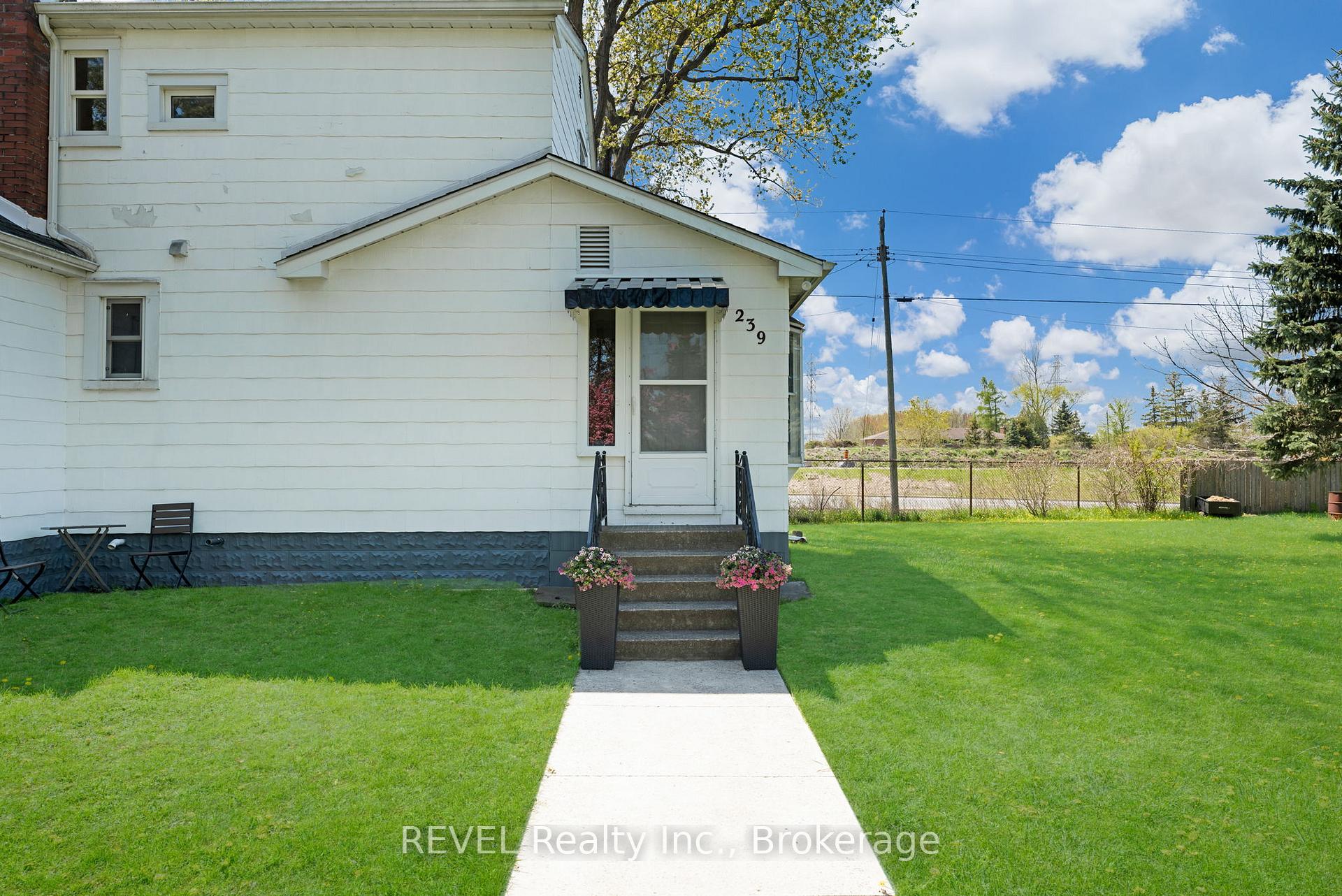 Photo 4 of 239 Becken Crescent, Welland, Cooks Mills — HOMEH