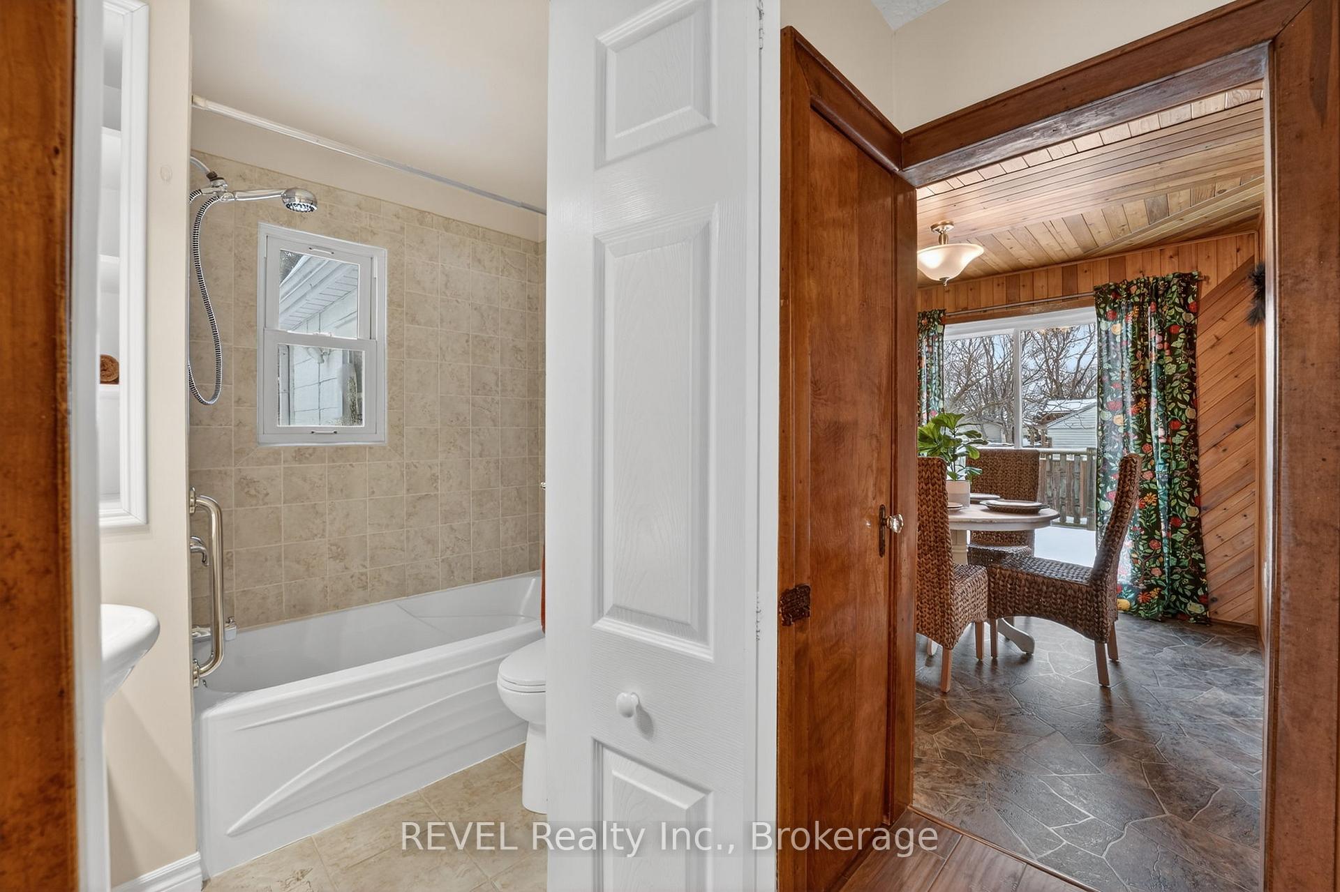 Photo 12 of 239 Becken Crescent, Welland, Cooks Mills — HOMEH