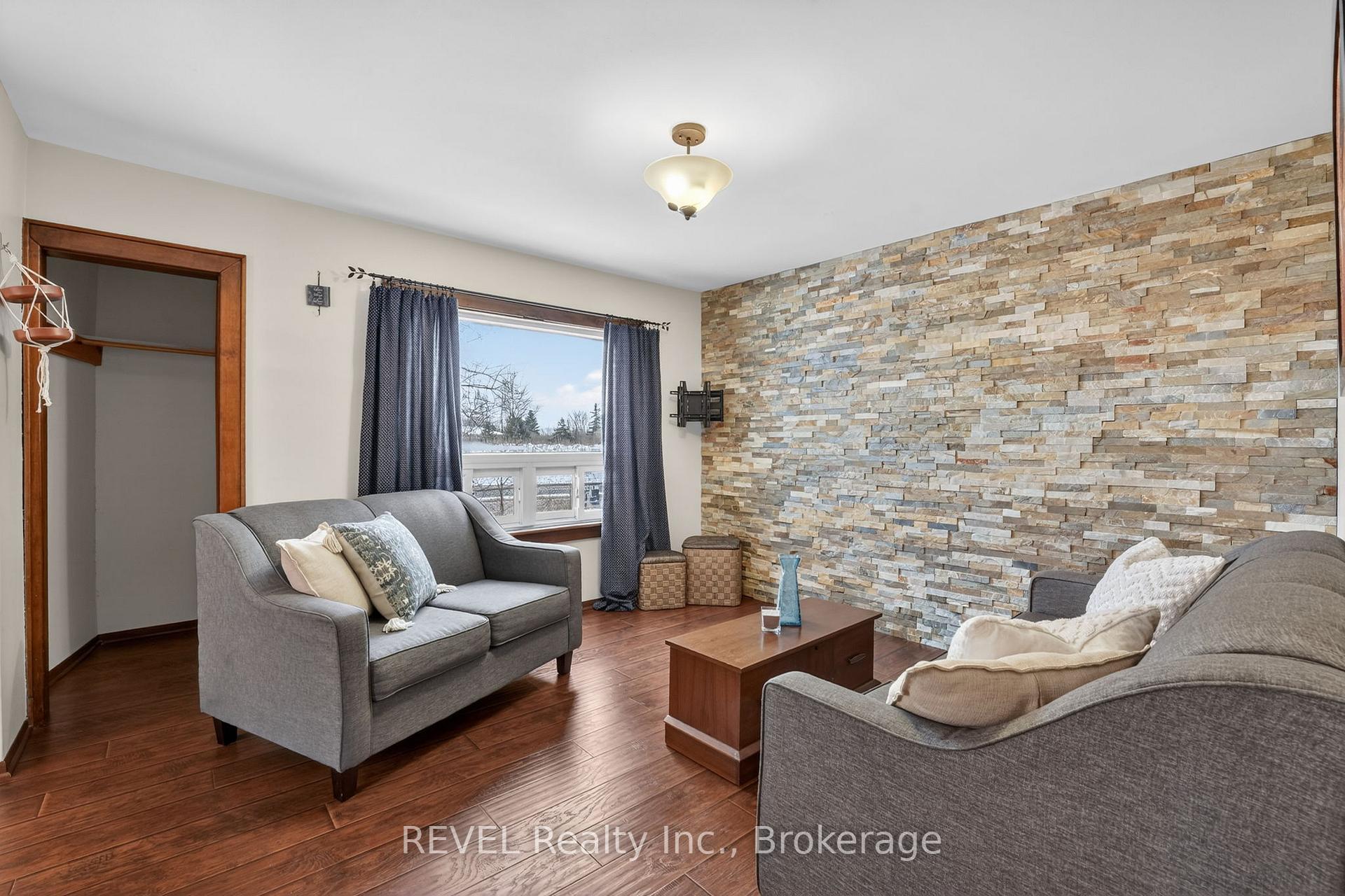 Photo 15 of 239 Becken Crescent, Welland, Cooks Mills — HOMEH
