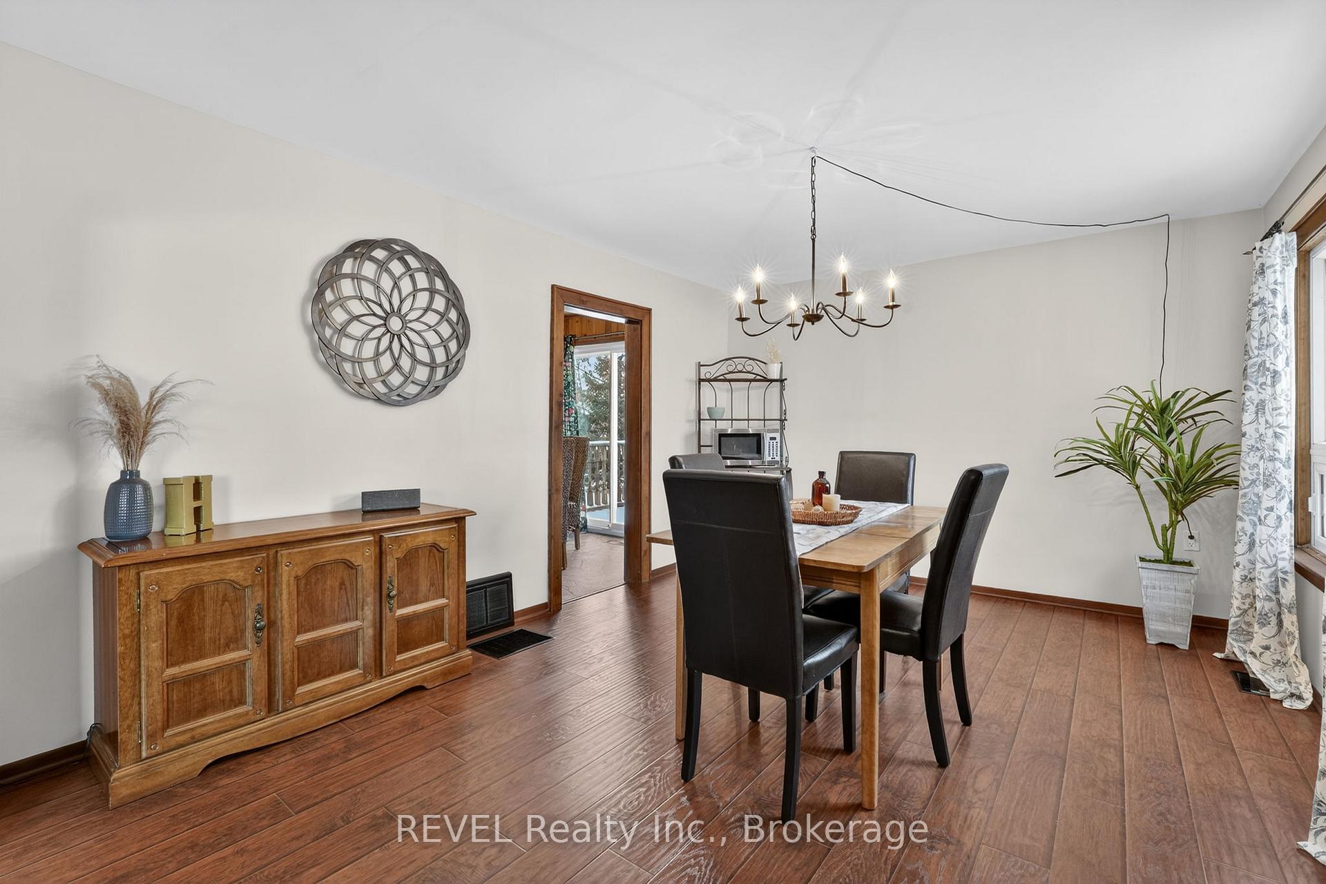 Photo 20 of 239 Becken Crescent, Welland, Cooks Mills — HOMEH