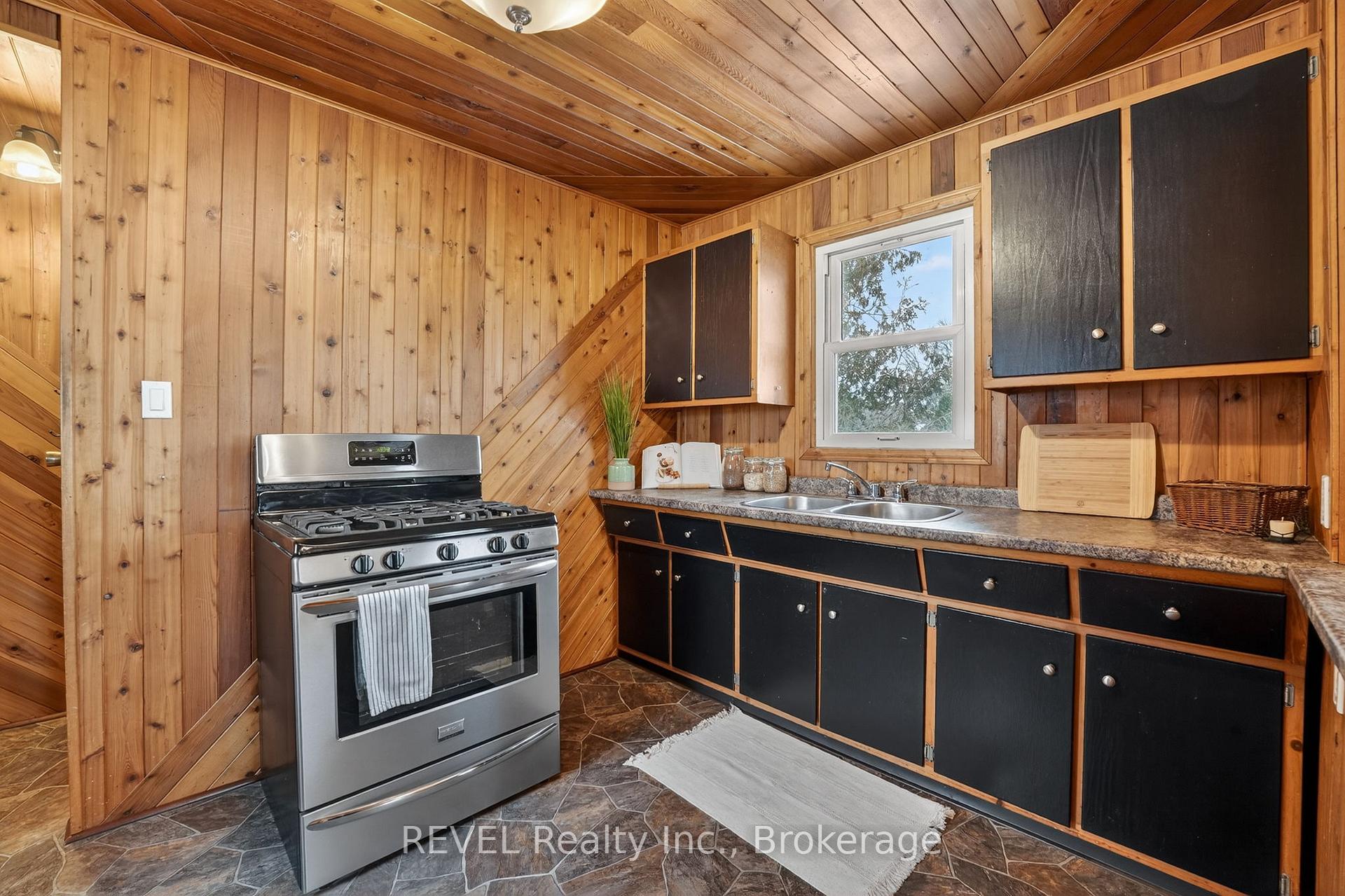 Photo 24 of 239 Becken Crescent, Welland, Cooks Mills — HOMEH