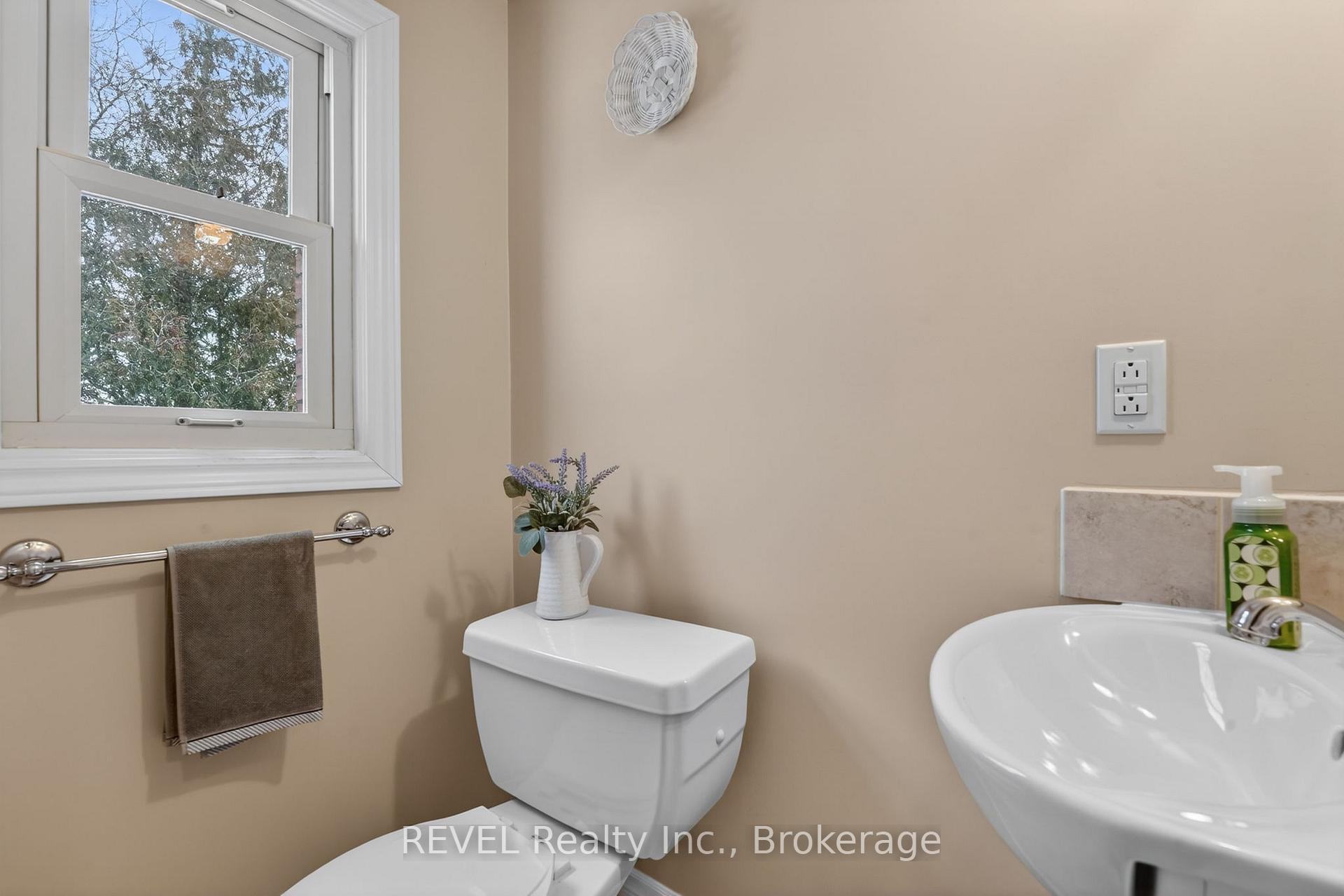 Photo 31 of 239 Becken Crescent, Welland, Cooks Mills — HOMEH