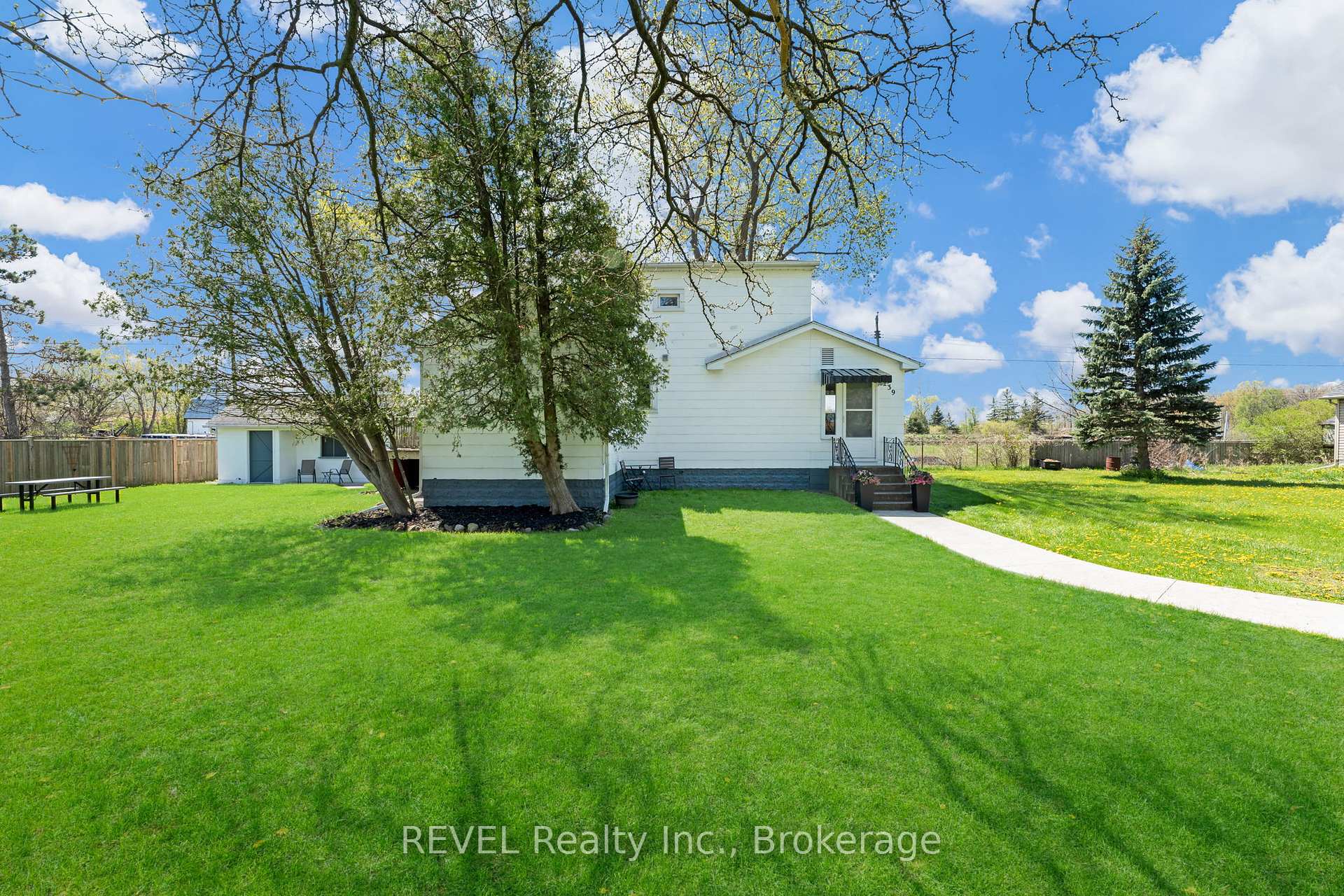 Photo 47 of 239 Becken Crescent, Welland, Cooks Mills — HOMEH