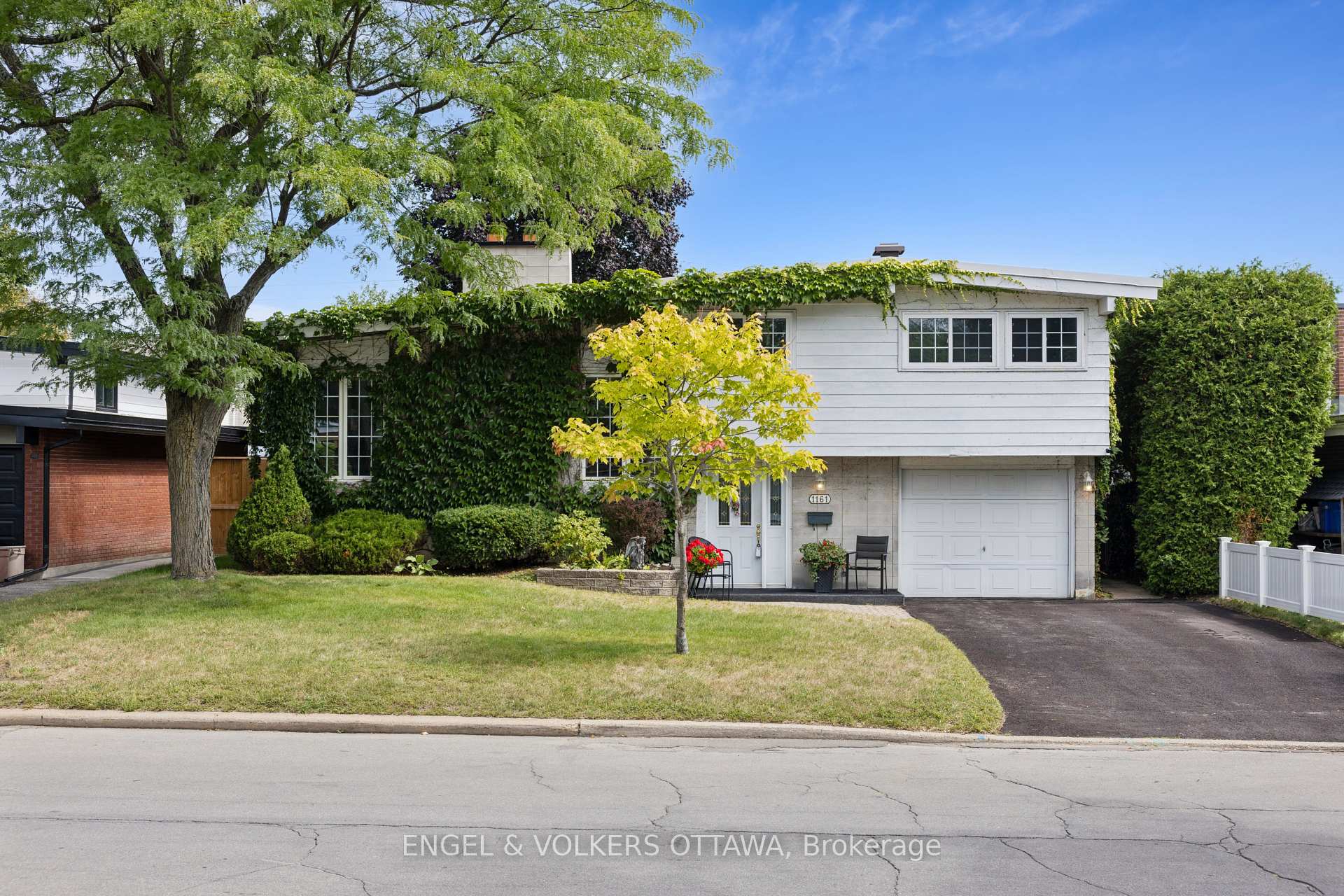 Photo 2 of 1161 Cameo Drive, Ottawa, Copeland Park — HOMEH