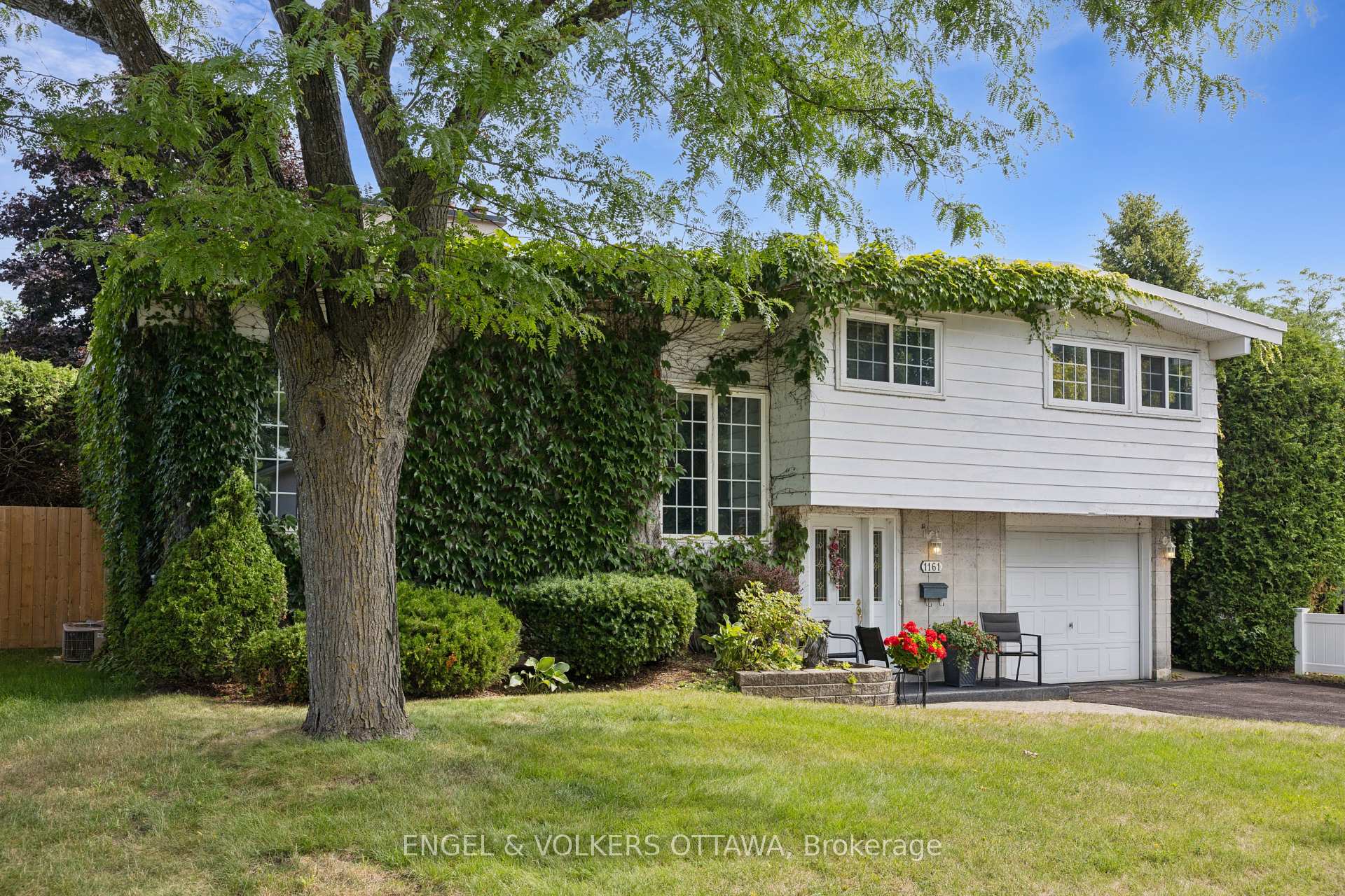 Photo 4 of 1161 Cameo Drive, Ottawa, Copeland Park — HOMEH