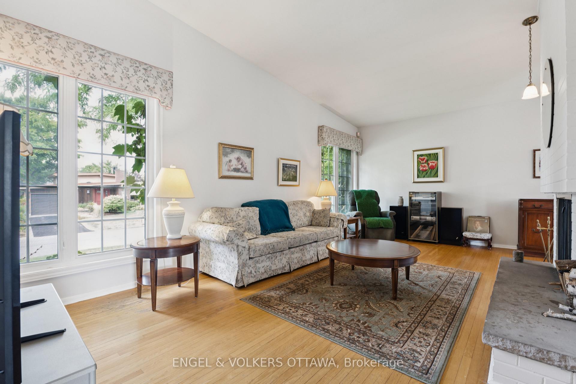 Photo 11 of 1161 Cameo Drive, Ottawa, Copeland Park — HOMEH
