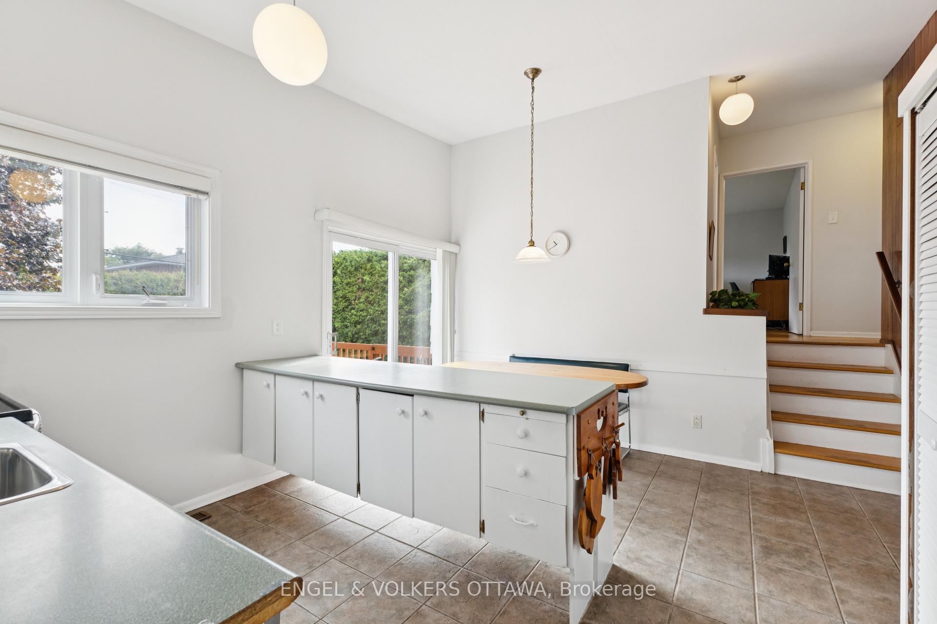 Photo 23 of 1161 Cameo Drive, Ottawa, Copeland Park — HOMEH