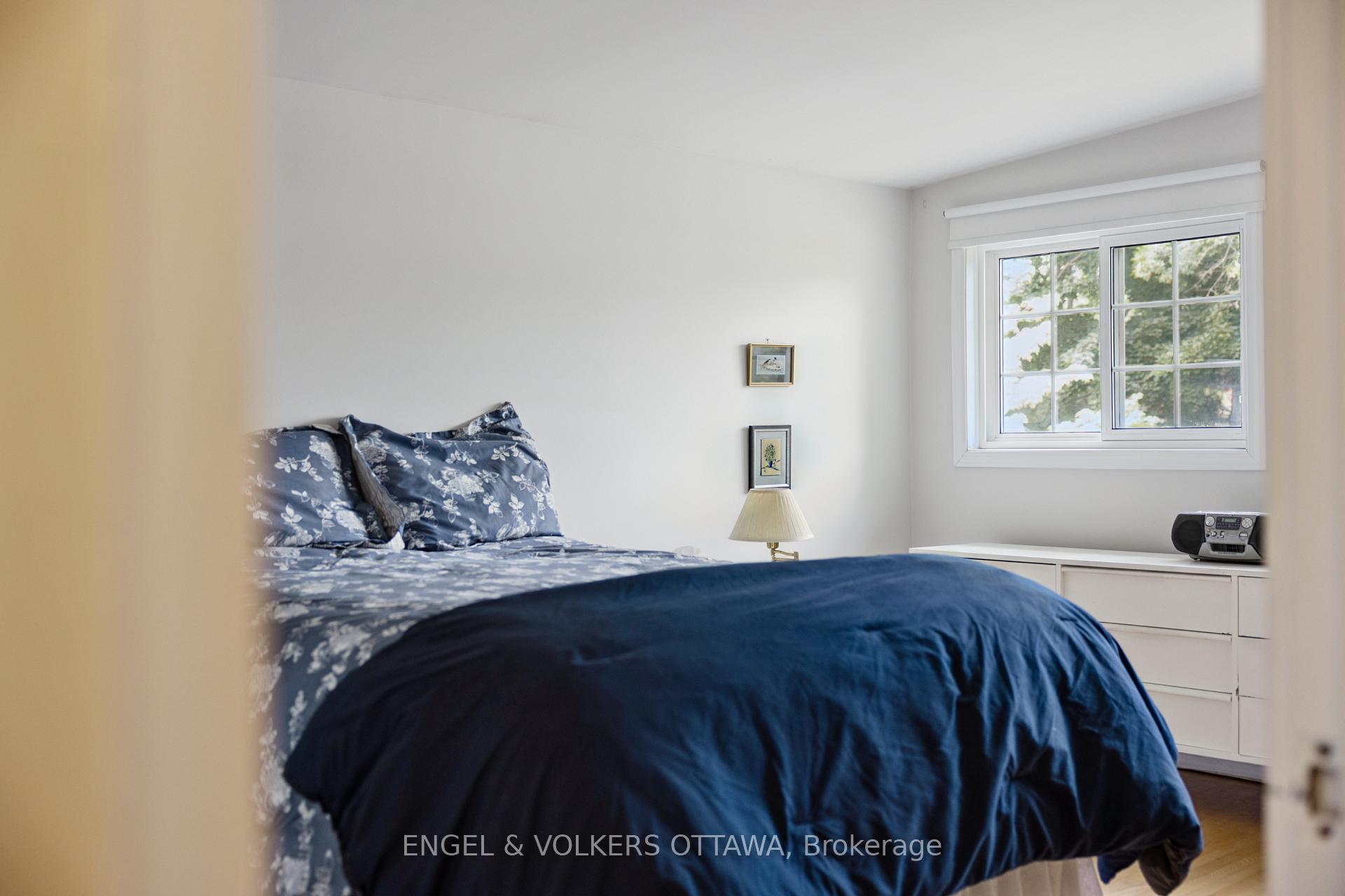 Photo 28 of 1161 Cameo Drive, Ottawa, Copeland Park — HOMEH