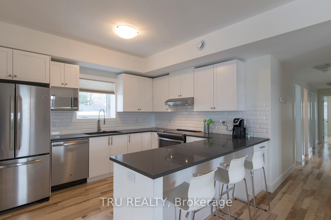 Photo 6 of Unit 2, 550 Guy Street, Ottawa, Castle Heights — HOMEH