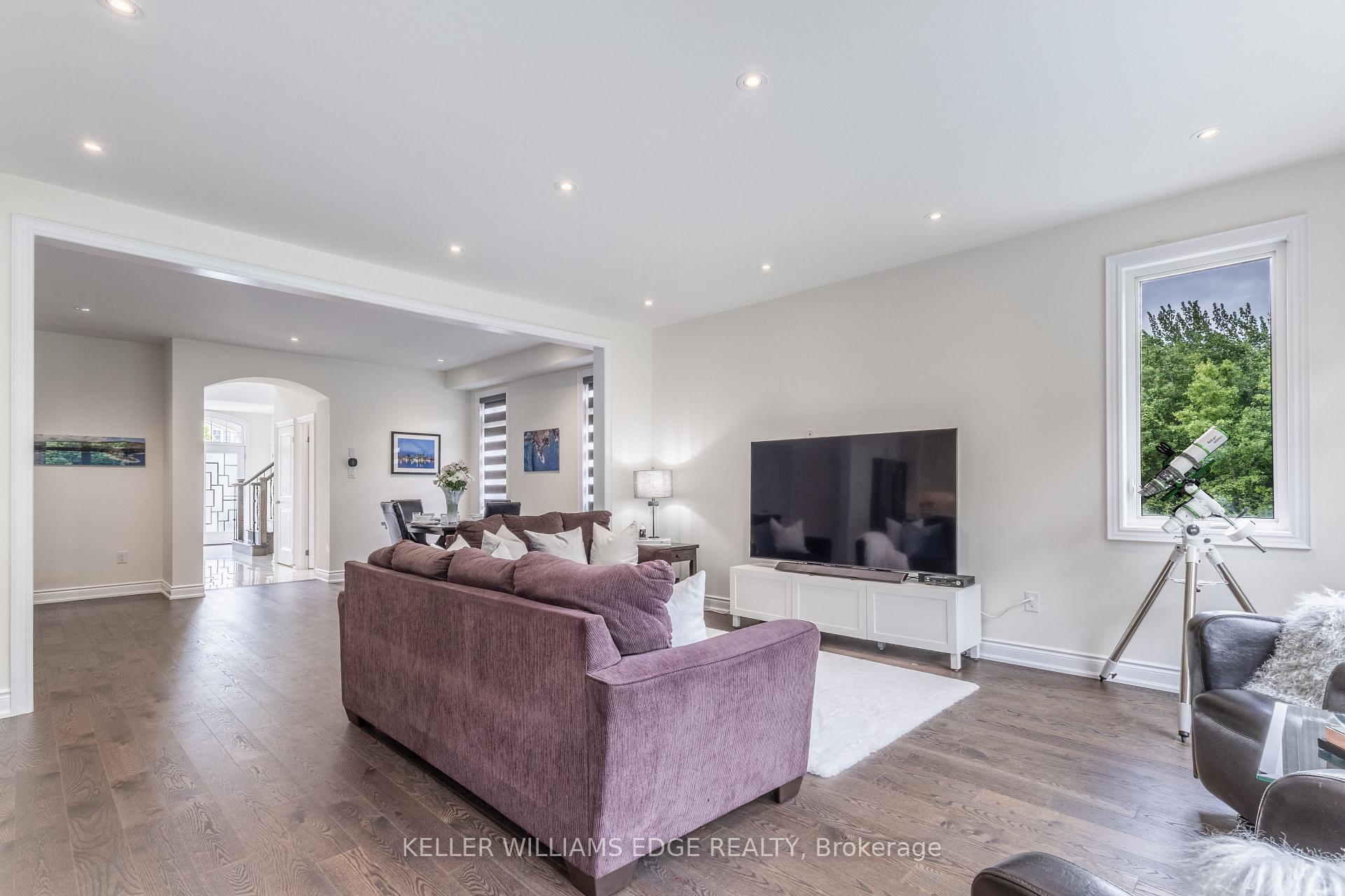 Photo 10 of 64 Elysian Fields Circle, Brampton, Bram West — HOMEH