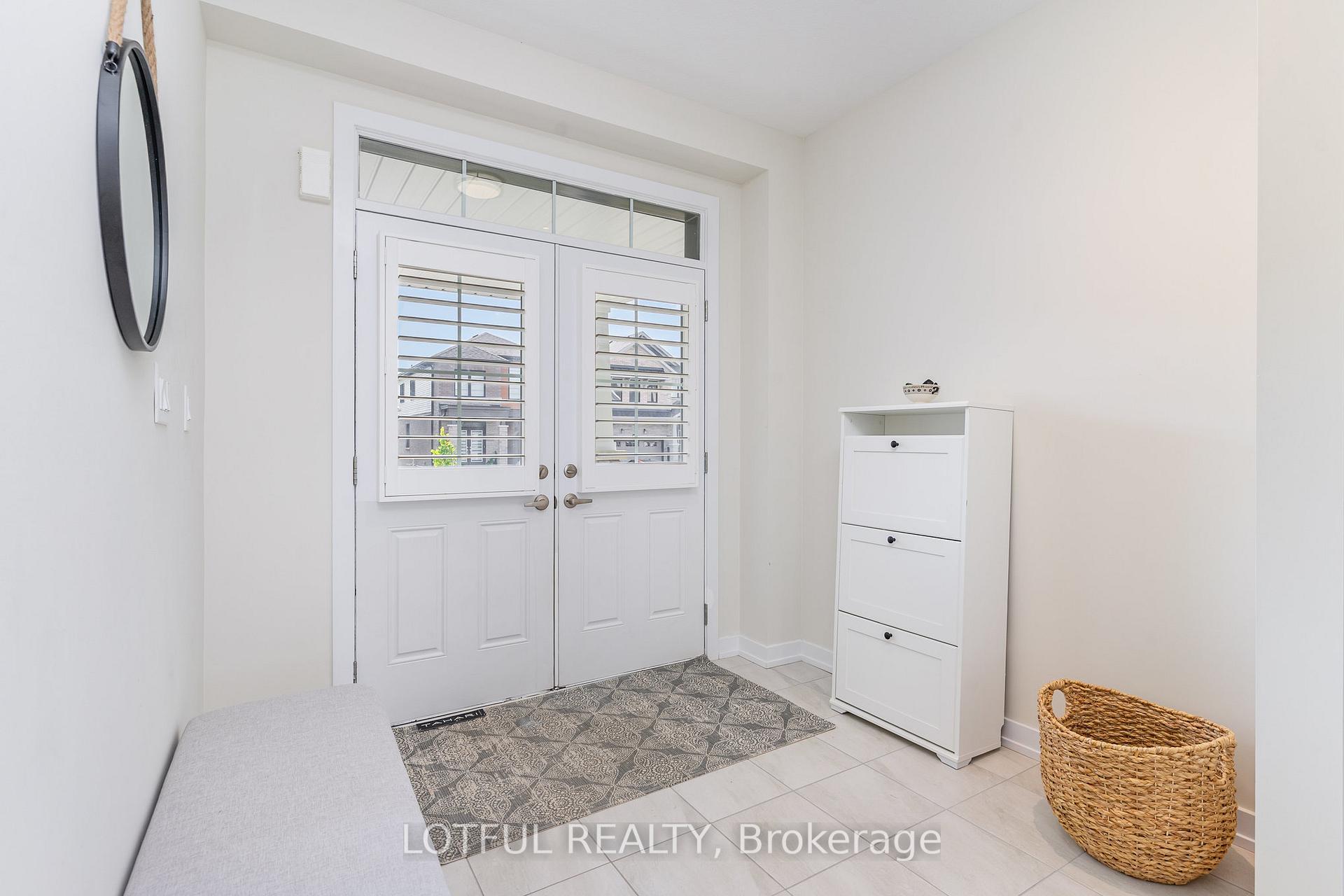Photo 4 of 82 Lilac Circle, Haldimand — HOMEH