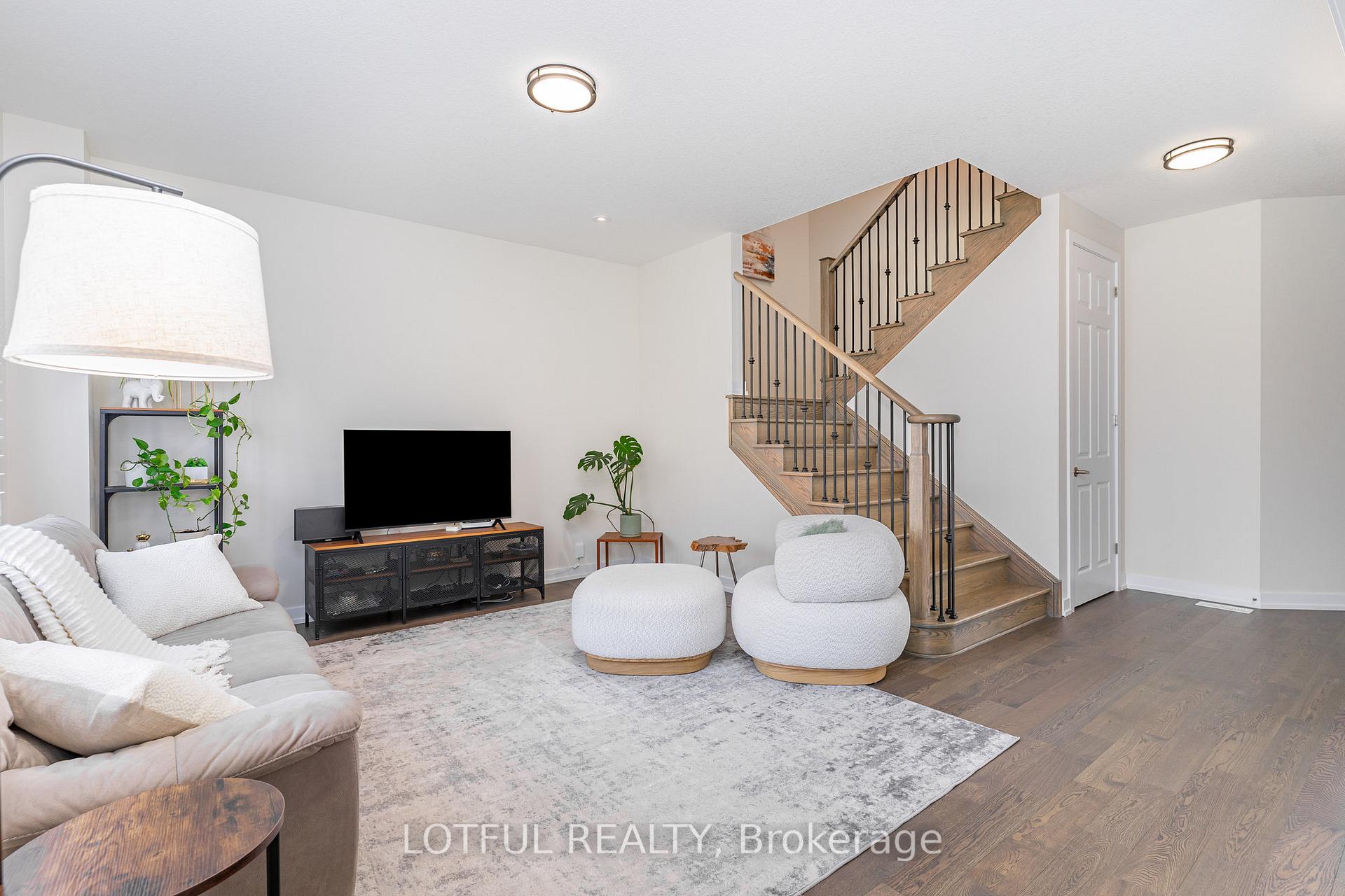 Photo 6 of 82 Lilac Circle, Haldimand — HOMEH
