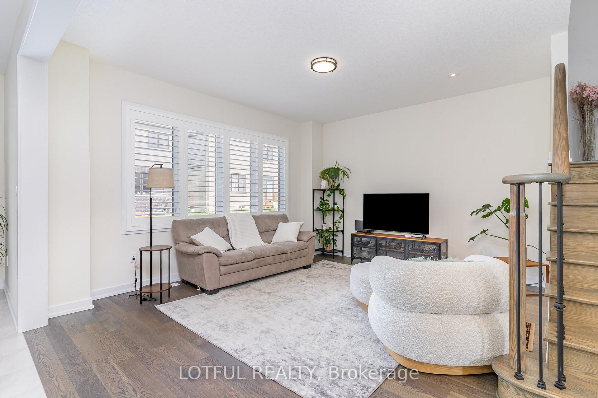Photo 8 of 82 Lilac Circle, Haldimand — HOMEH