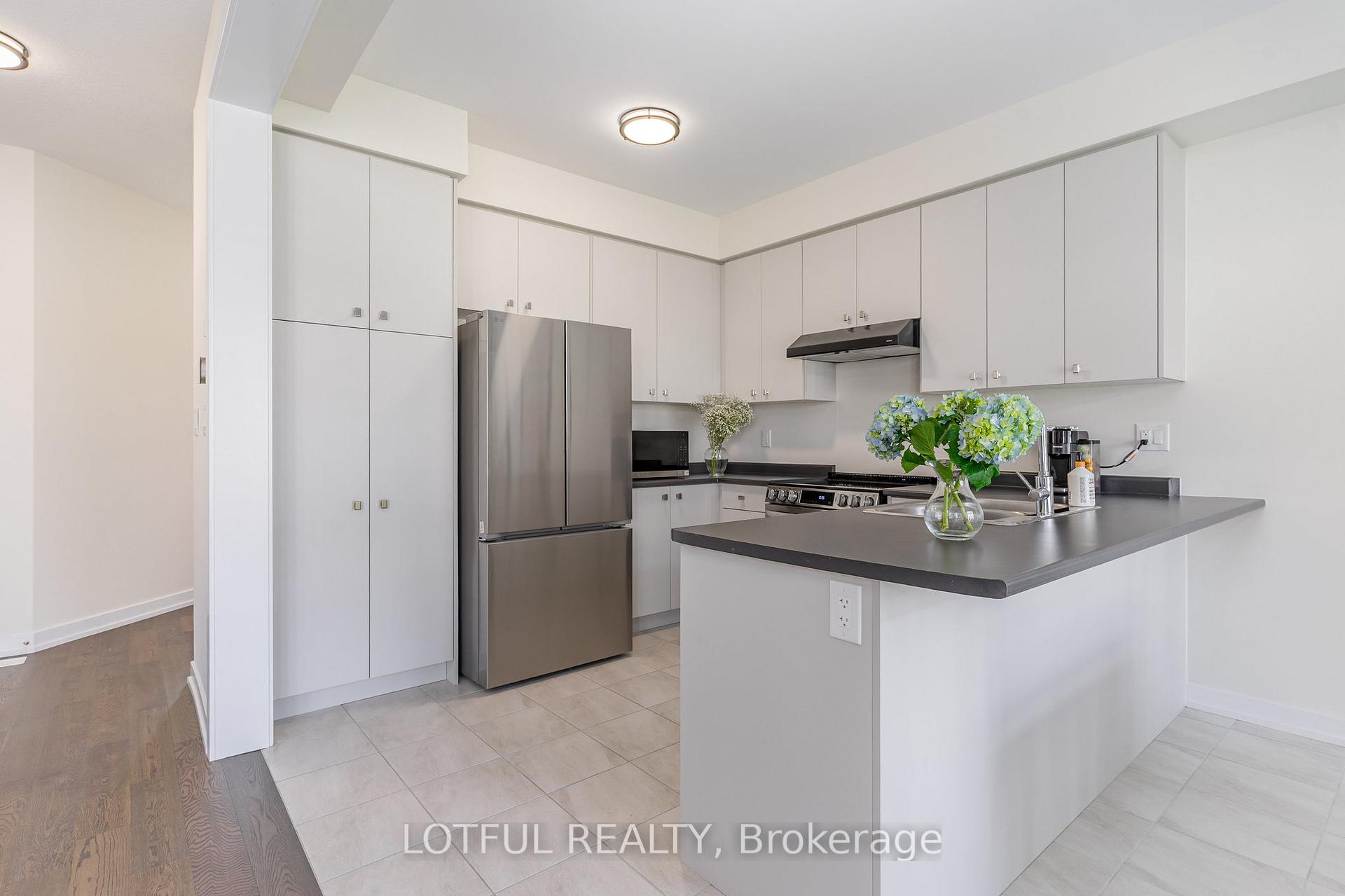 Photo 10 of 82 Lilac Circle, Haldimand — HOMEH