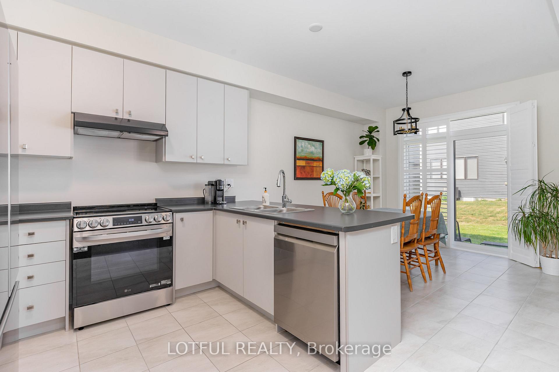 Photo 13 of 82 Lilac Circle, Haldimand — HOMEH