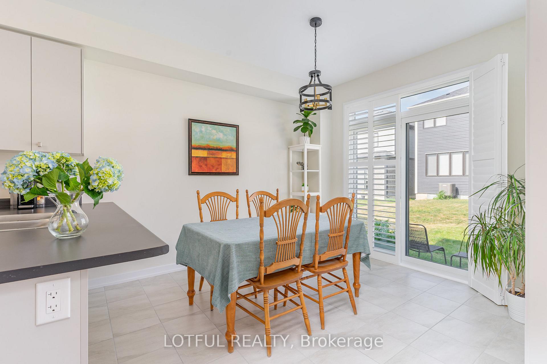 Photo 14 of 82 Lilac Circle, Haldimand — HOMEH