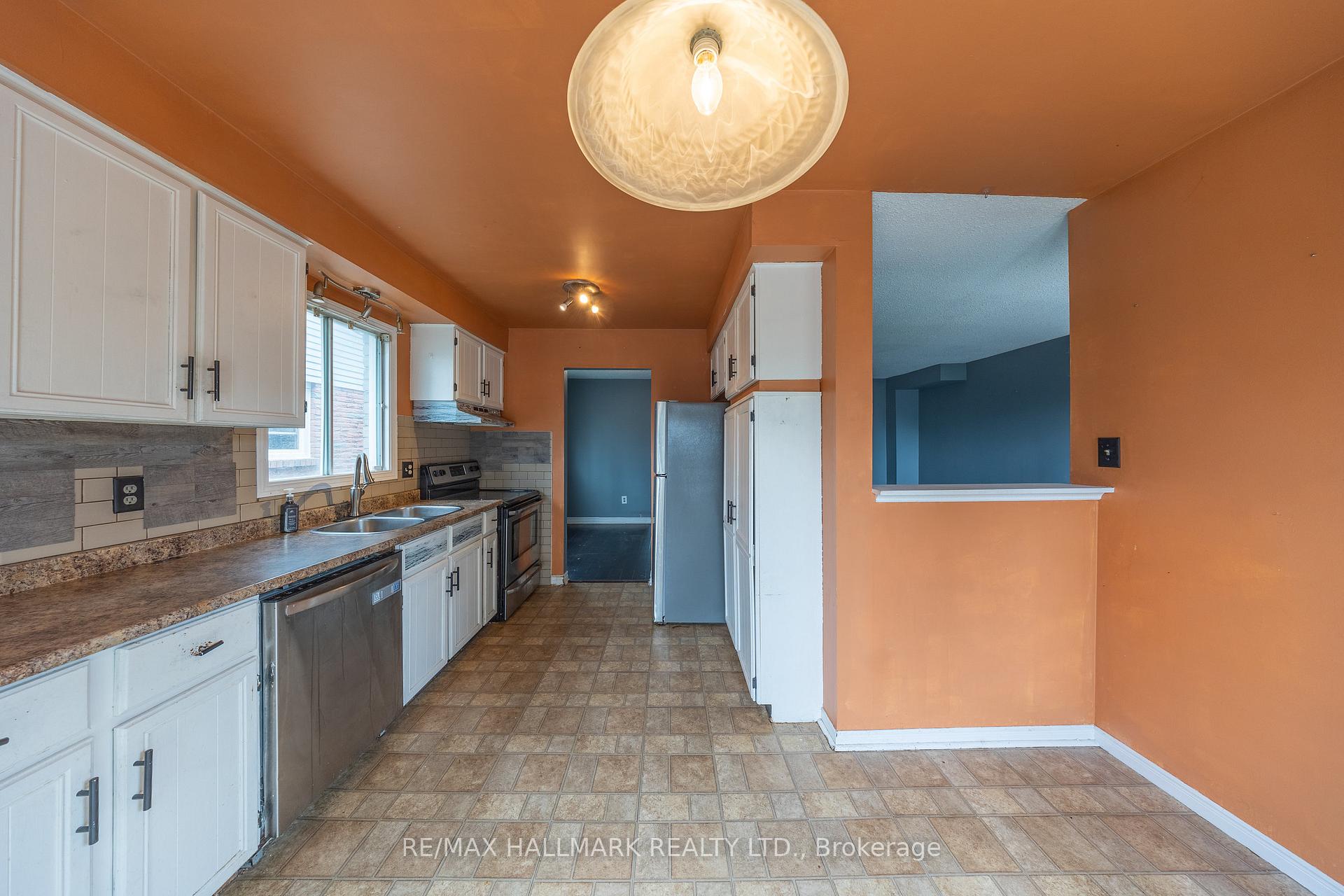 Photo 13 of 200 Adele Crescent, Oshawa, McLaughlin — HOMEH