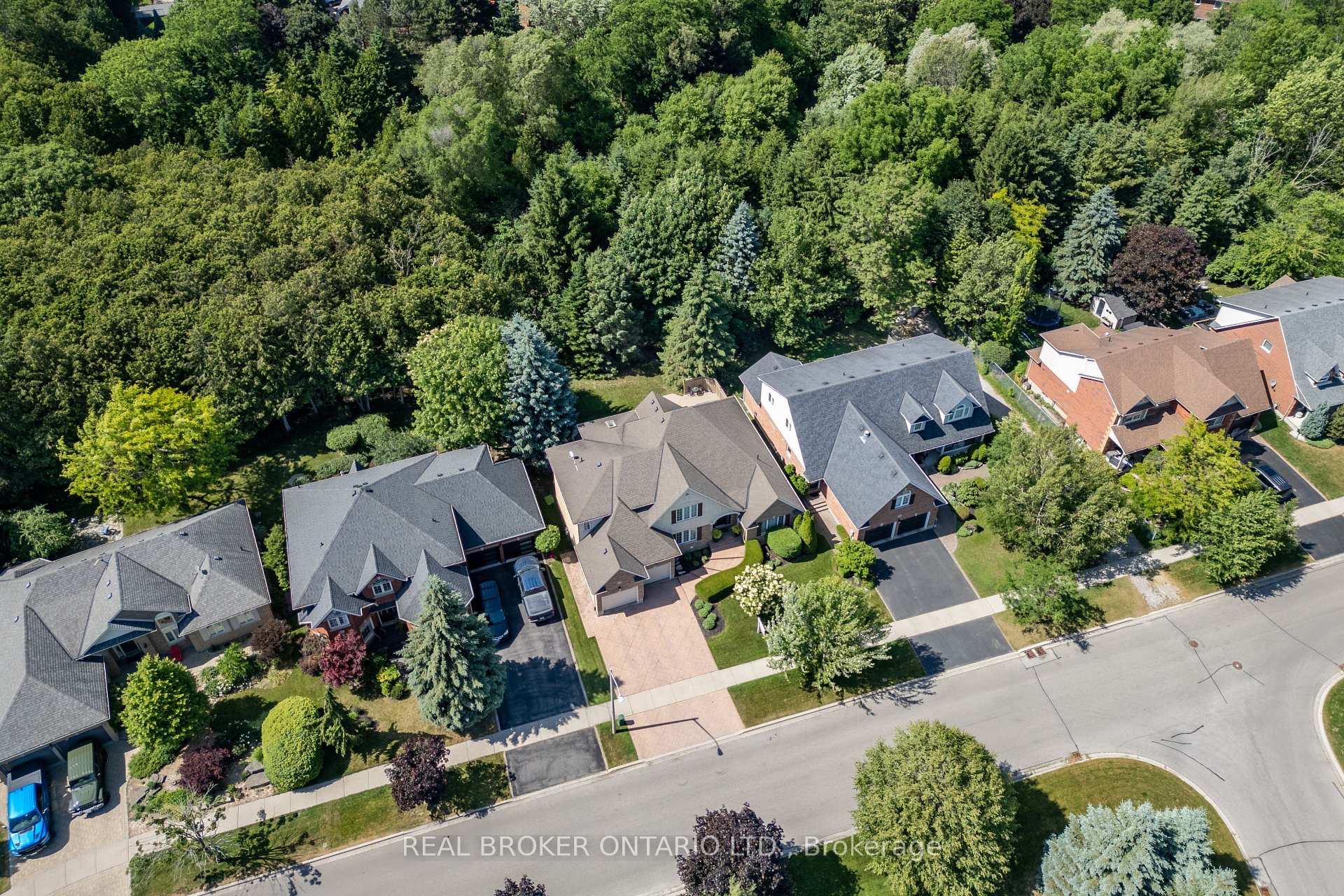 Photo 4 of 24 Worthington Drive, Clarington, Courtice — HOMEH