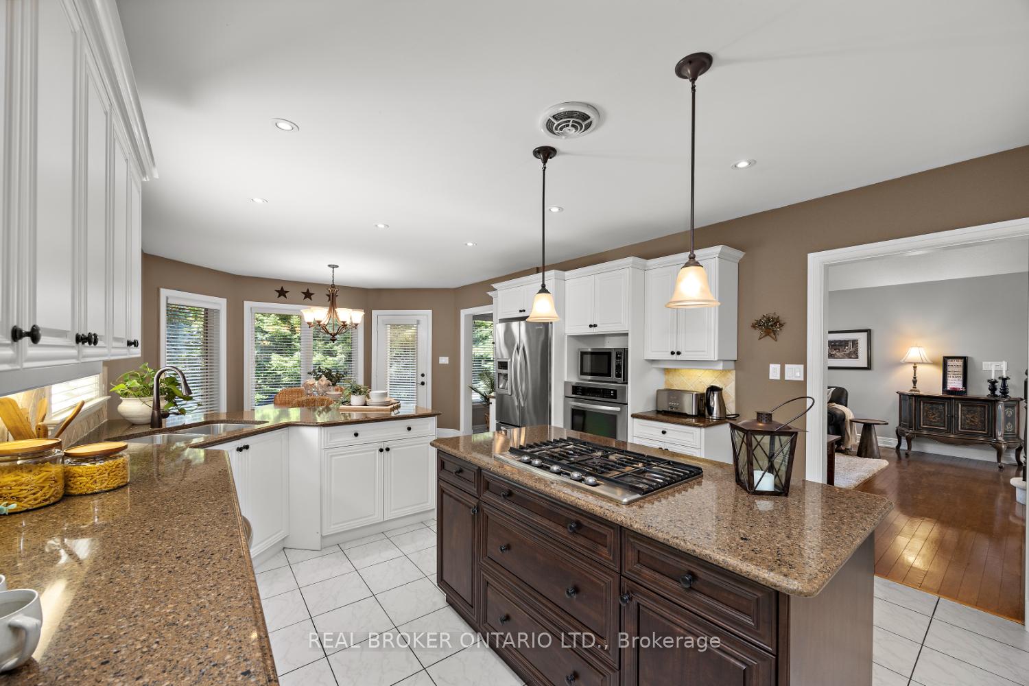 Photo 11 of 24 Worthington Drive, Clarington, Courtice — HOMEH
