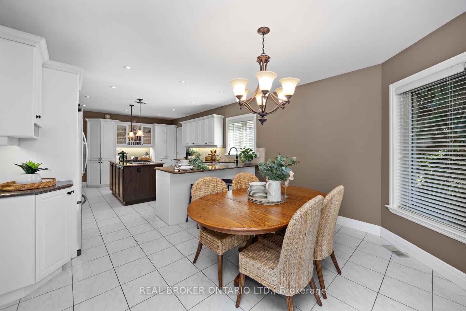 Photo 14 of 24 Worthington Drive, Clarington, Courtice — HOMEH