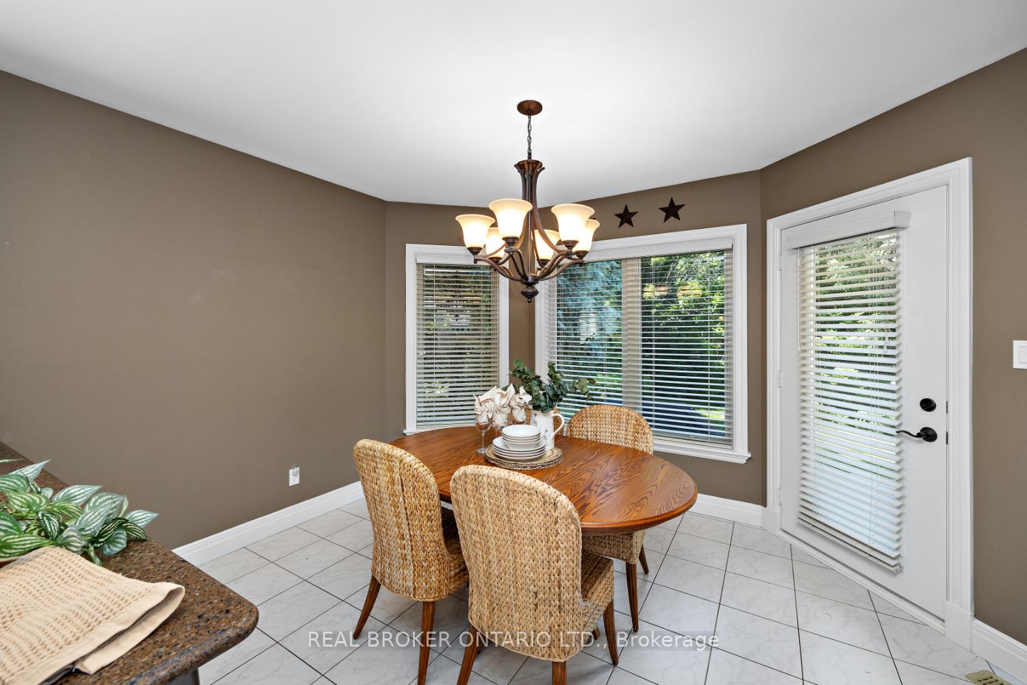Photo 15 of 24 Worthington Drive, Clarington, Courtice — HOMEH