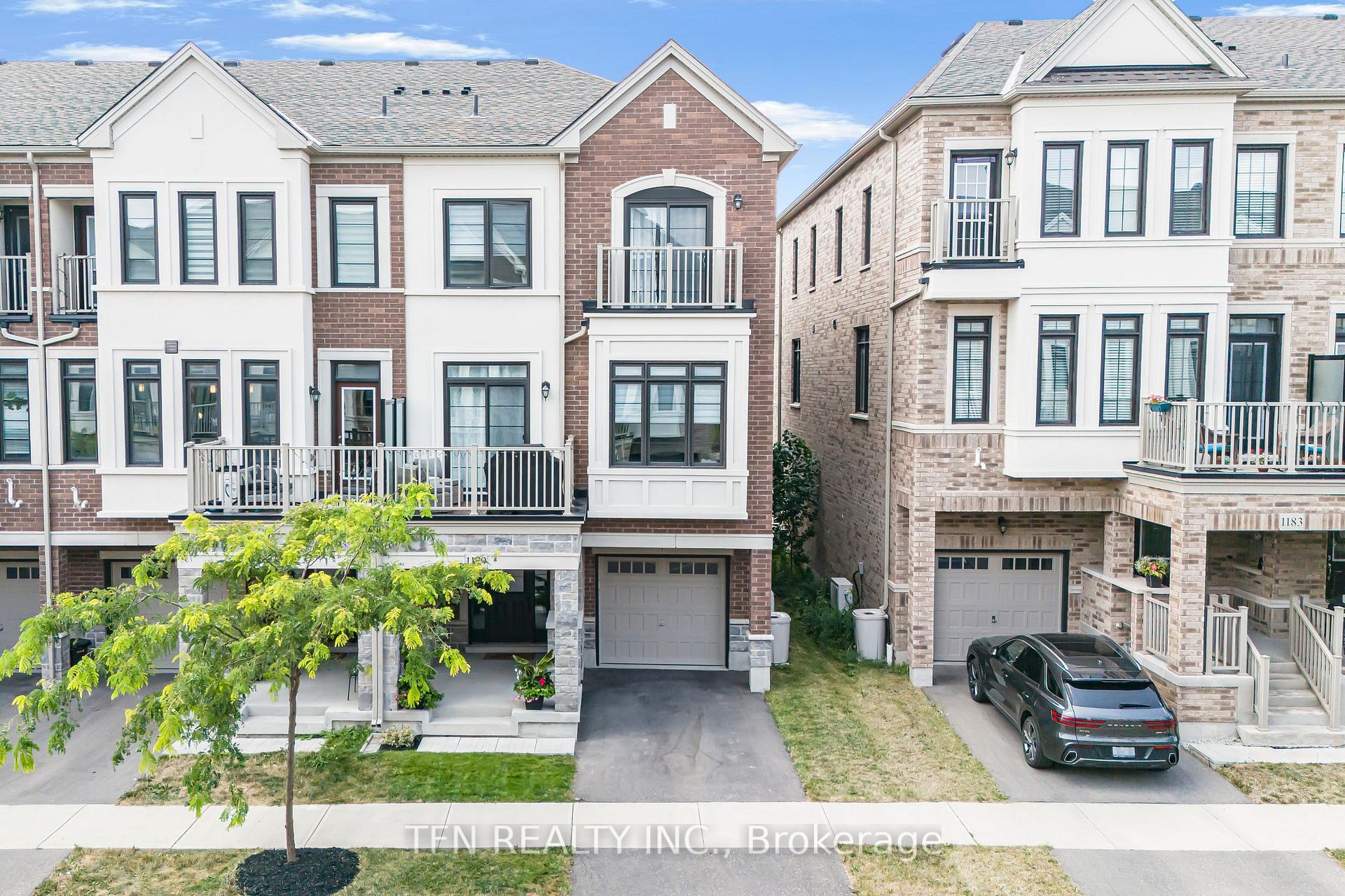 Front of 1179 Lloyd Landing
