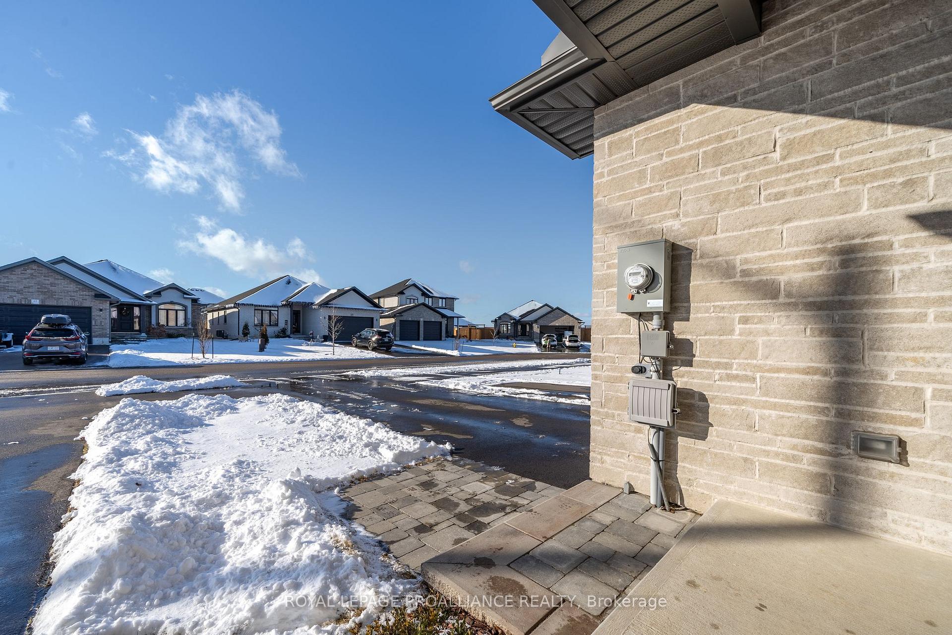 Photo 3 of 26 Raycroft Drive, Belleville, Thurlow Ward — HOMEH
