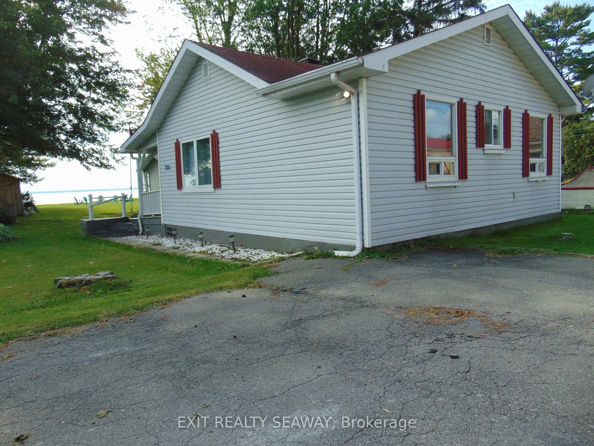 Photo 3 of 6242 Maple Avenue, South Glengarry, South Glengarry (Lancaster) Twp — HOMEH