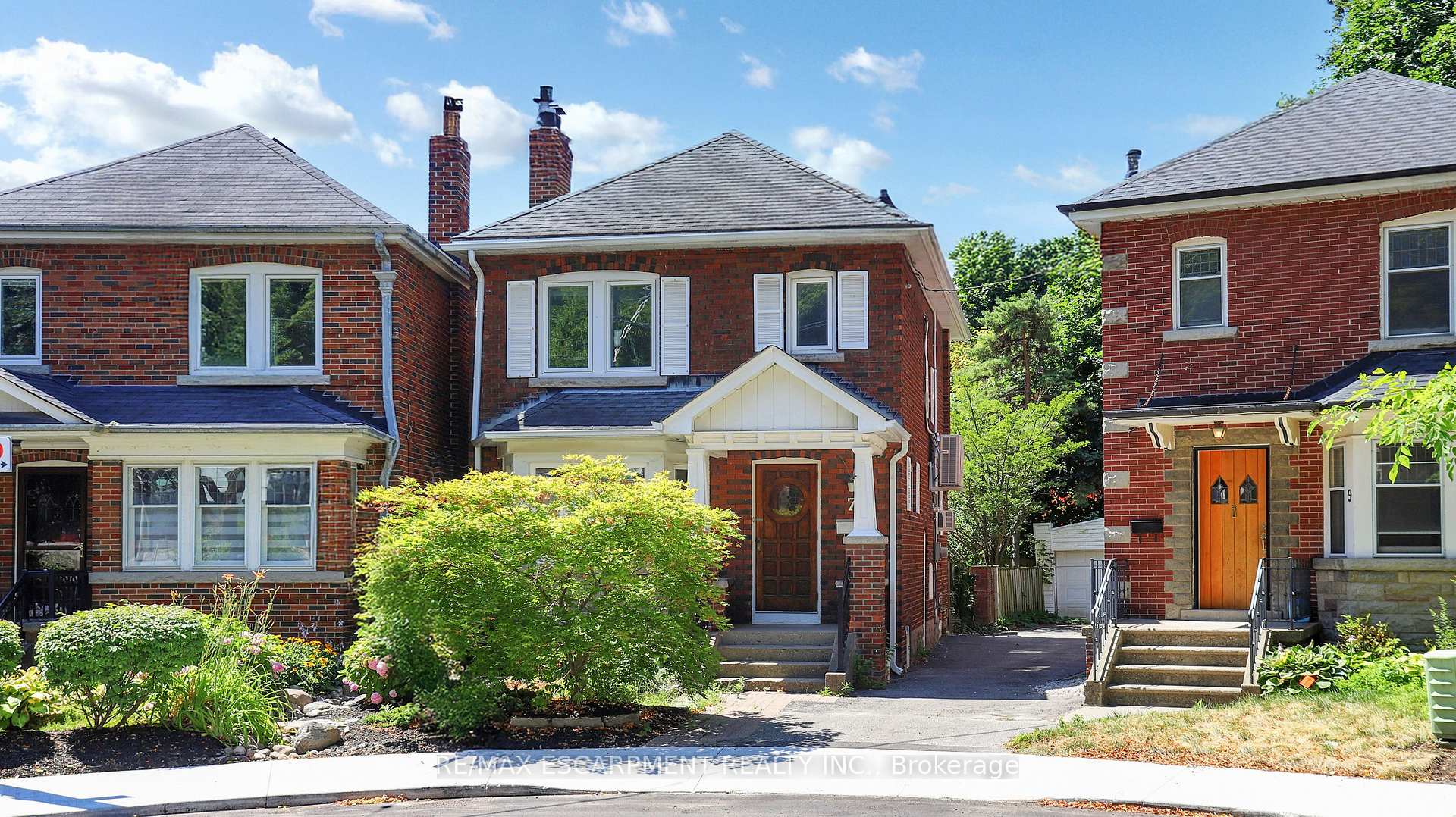 Photo 4 of 7 Duplex Crescent, Toronto, Yonge-Eglinton — HOMEH