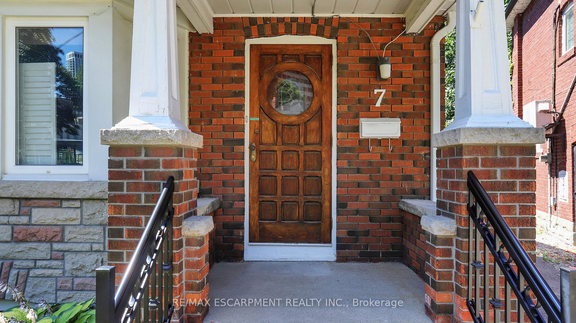 Photo 8 of 7 Duplex Crescent, Toronto, Yonge-Eglinton — HOMEH