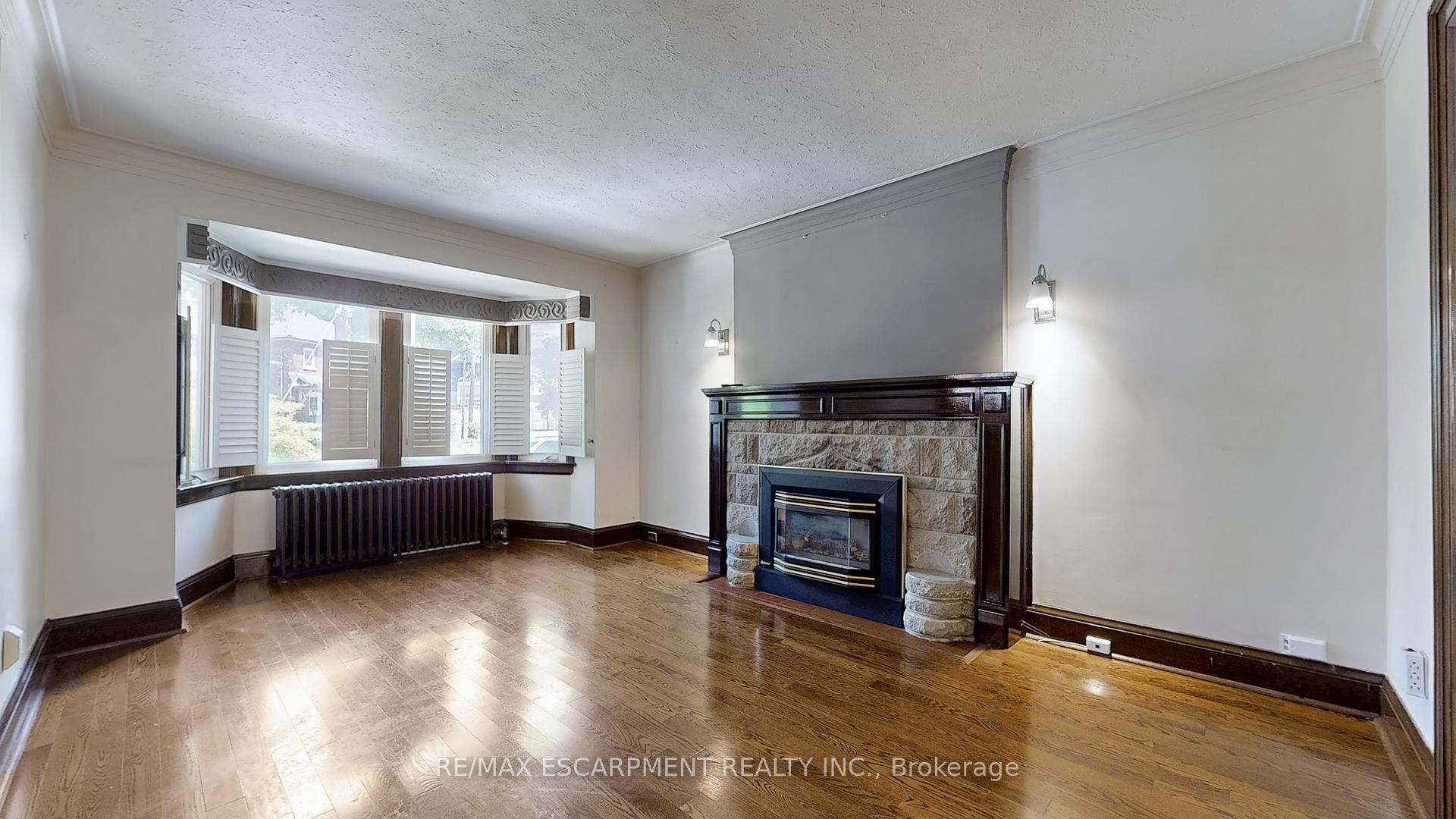 Photo 9 of 7 Duplex Crescent, Toronto, Yonge-Eglinton — HOMEH
