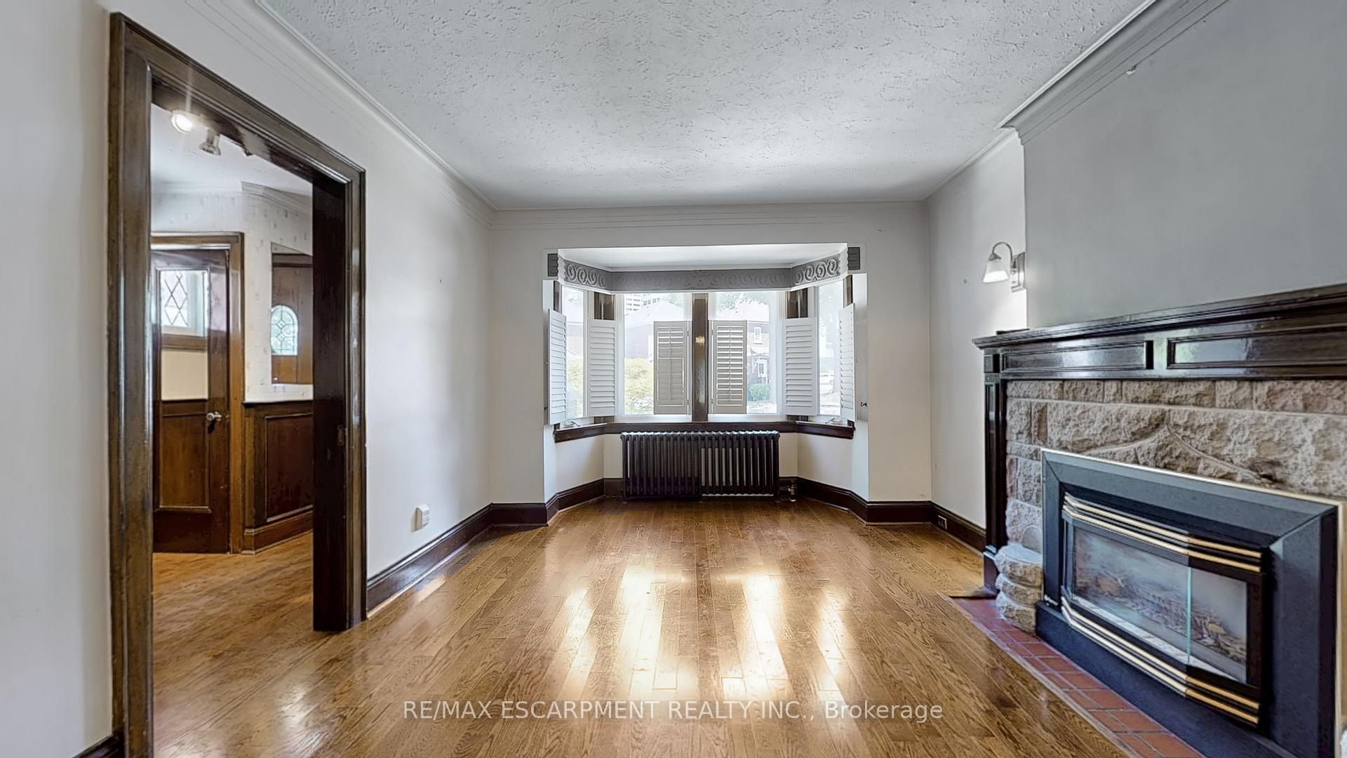 Photo 10 of 7 Duplex Crescent, Toronto, Yonge-Eglinton — HOMEH