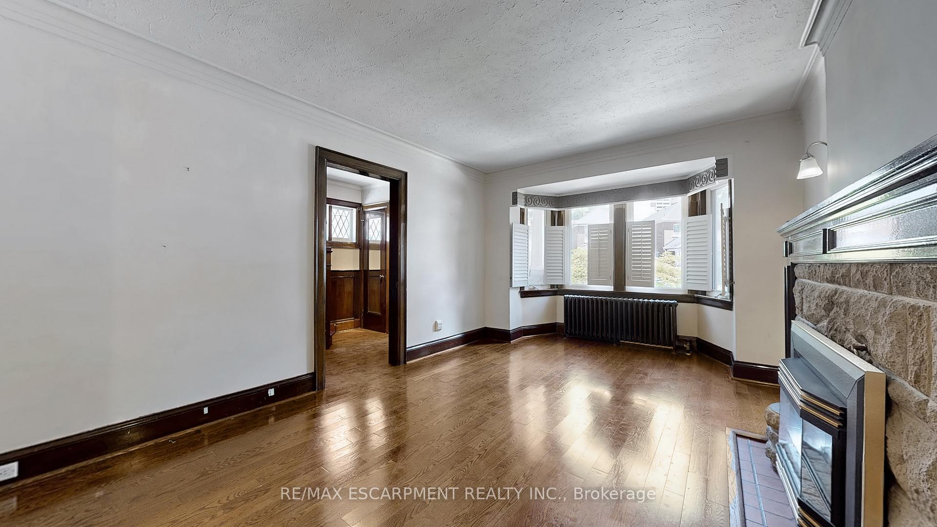 Photo 11 of 7 Duplex Crescent, Toronto, Yonge-Eglinton — HOMEH