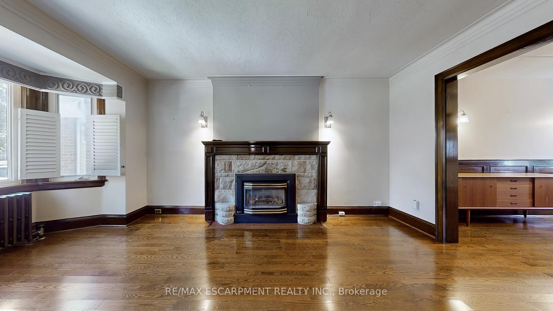 Photo 12 of 7 Duplex Crescent, Toronto, Yonge-Eglinton — HOMEH