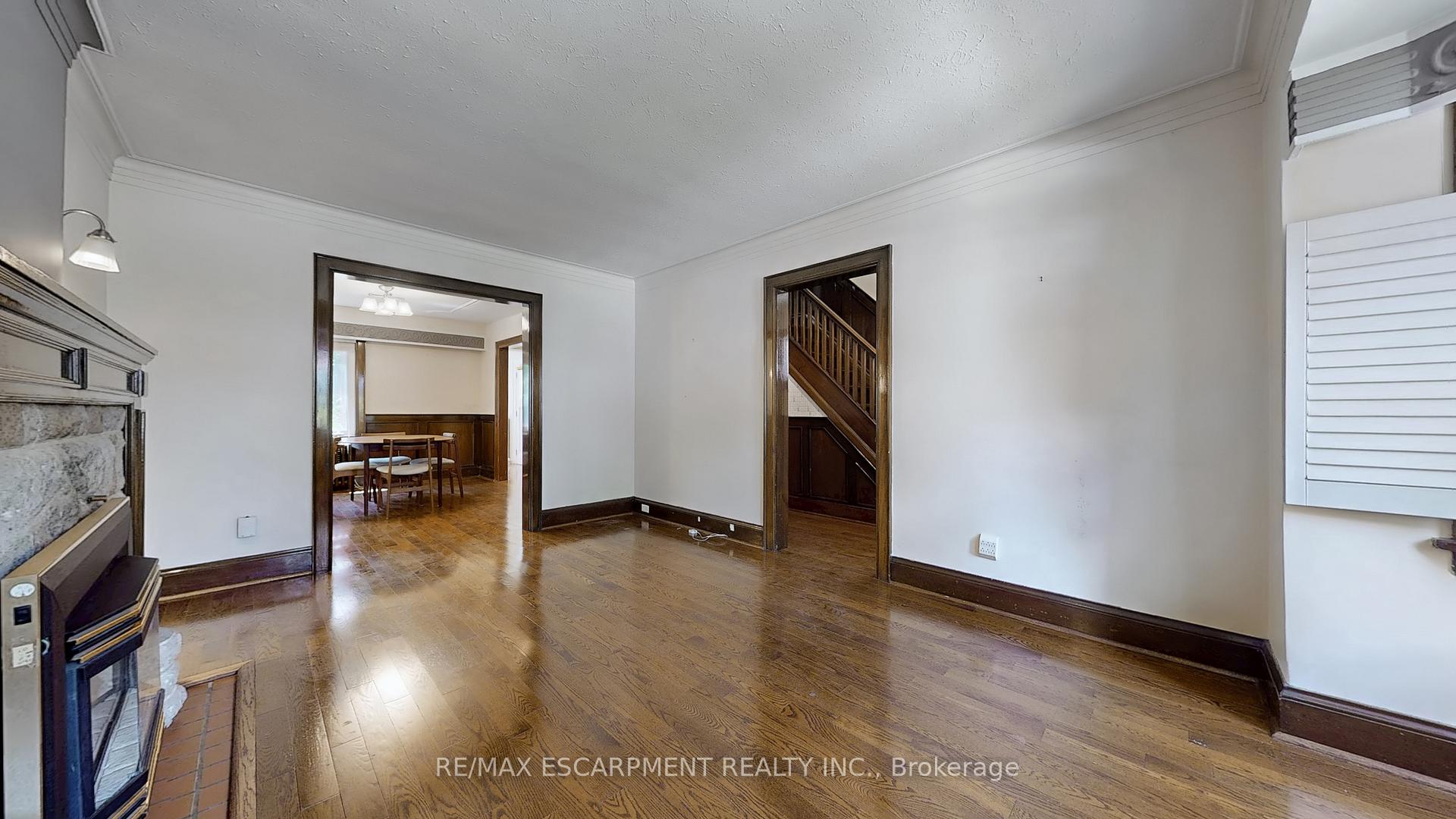 Photo 14 of 7 Duplex Crescent, Toronto, Yonge-Eglinton — HOMEH