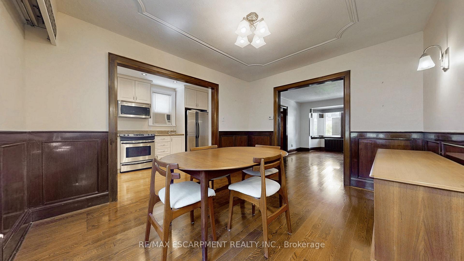 Photo 17 of 7 Duplex Crescent, Toronto, Yonge-Eglinton — HOMEH