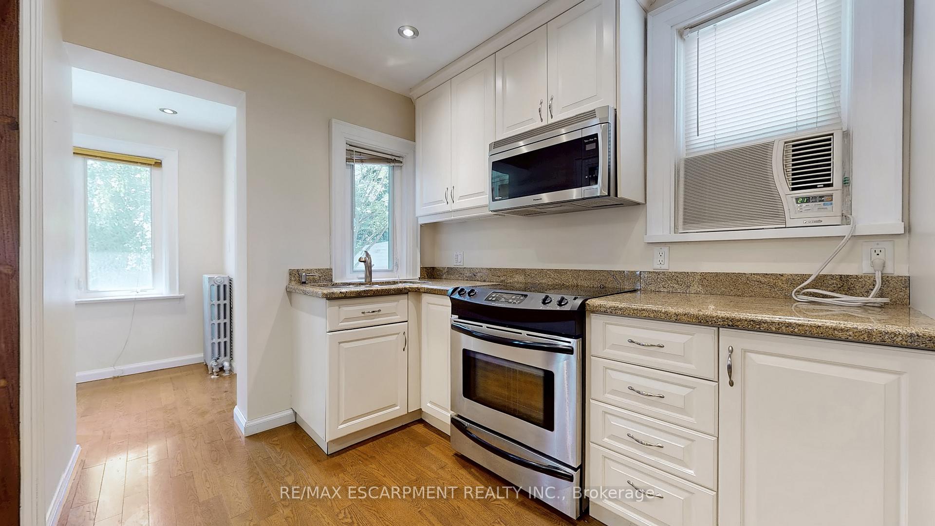 Photo 20 of 7 Duplex Crescent, Toronto, Yonge-Eglinton — HOMEH