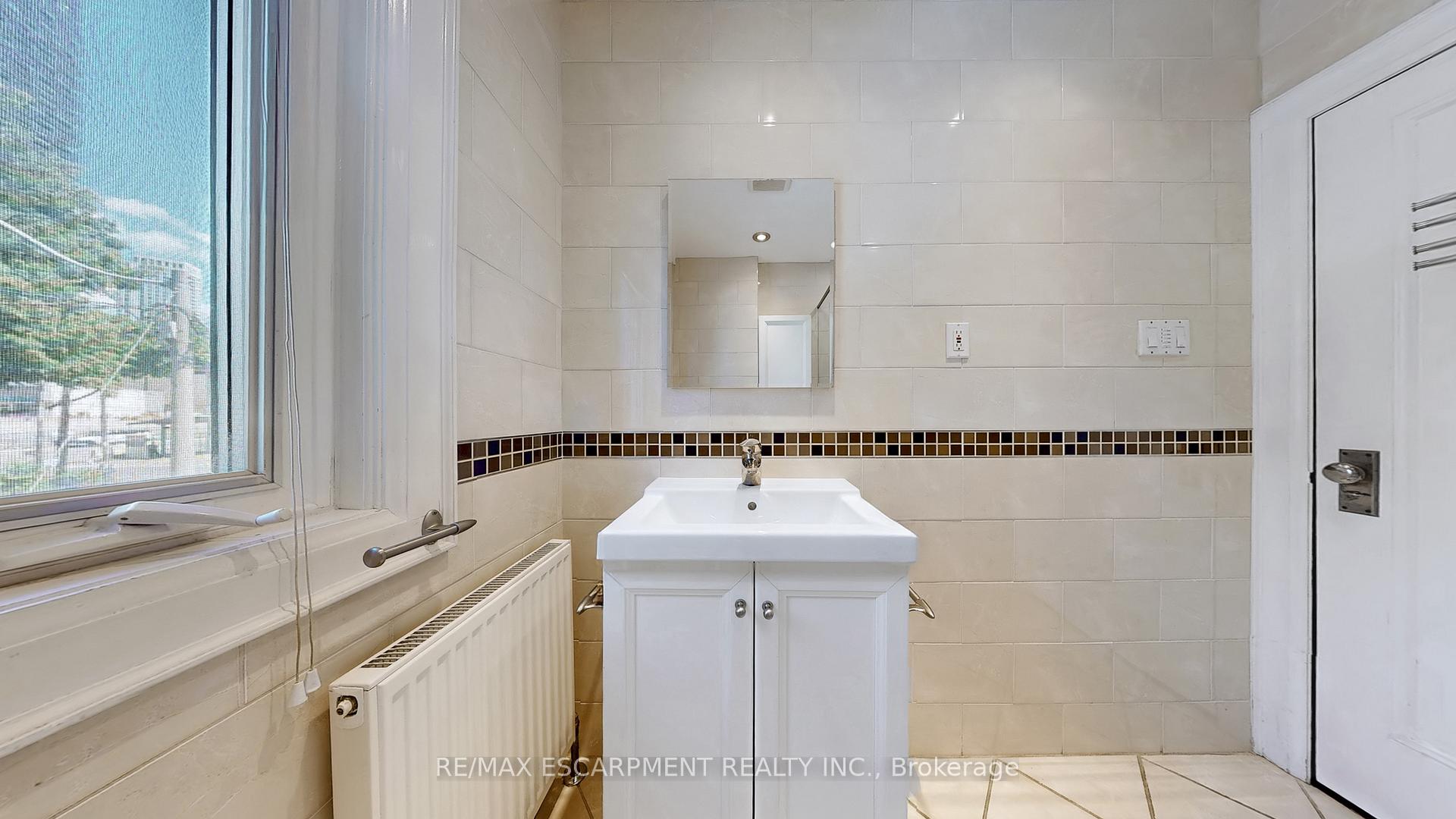 Photo 37 of 7 Duplex Crescent, Toronto, Yonge-Eglinton — HOMEH