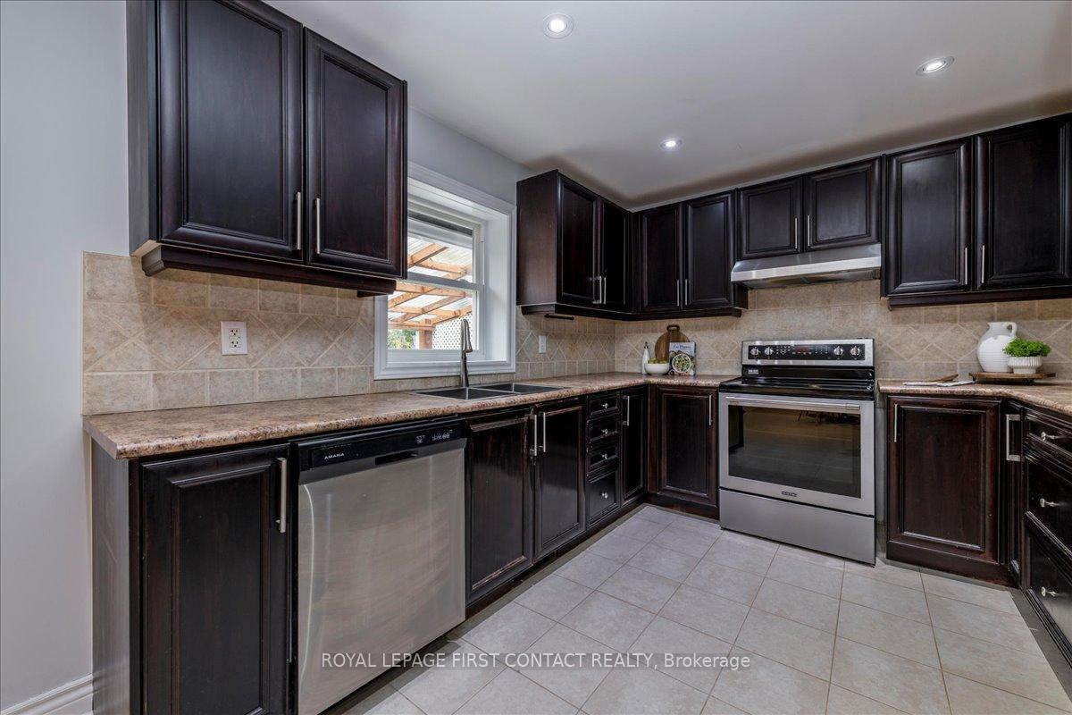 Photo 10 of 2 George Street, Innisfil, Cookstown — HOMEH