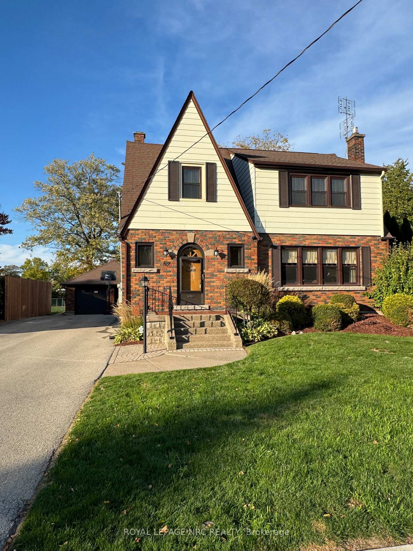 Photo 2 of 62 Pine Street, Welland, Prince Charles — HOMEH