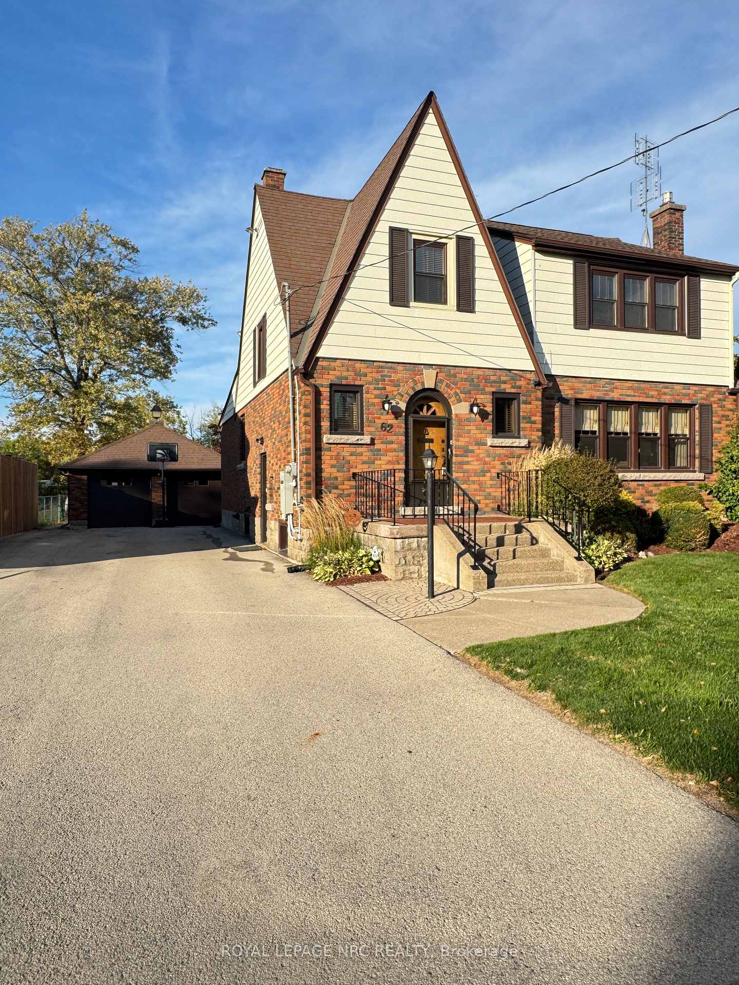 Photo 3 of 62 Pine Street, Welland, Prince Charles — HOMEH
