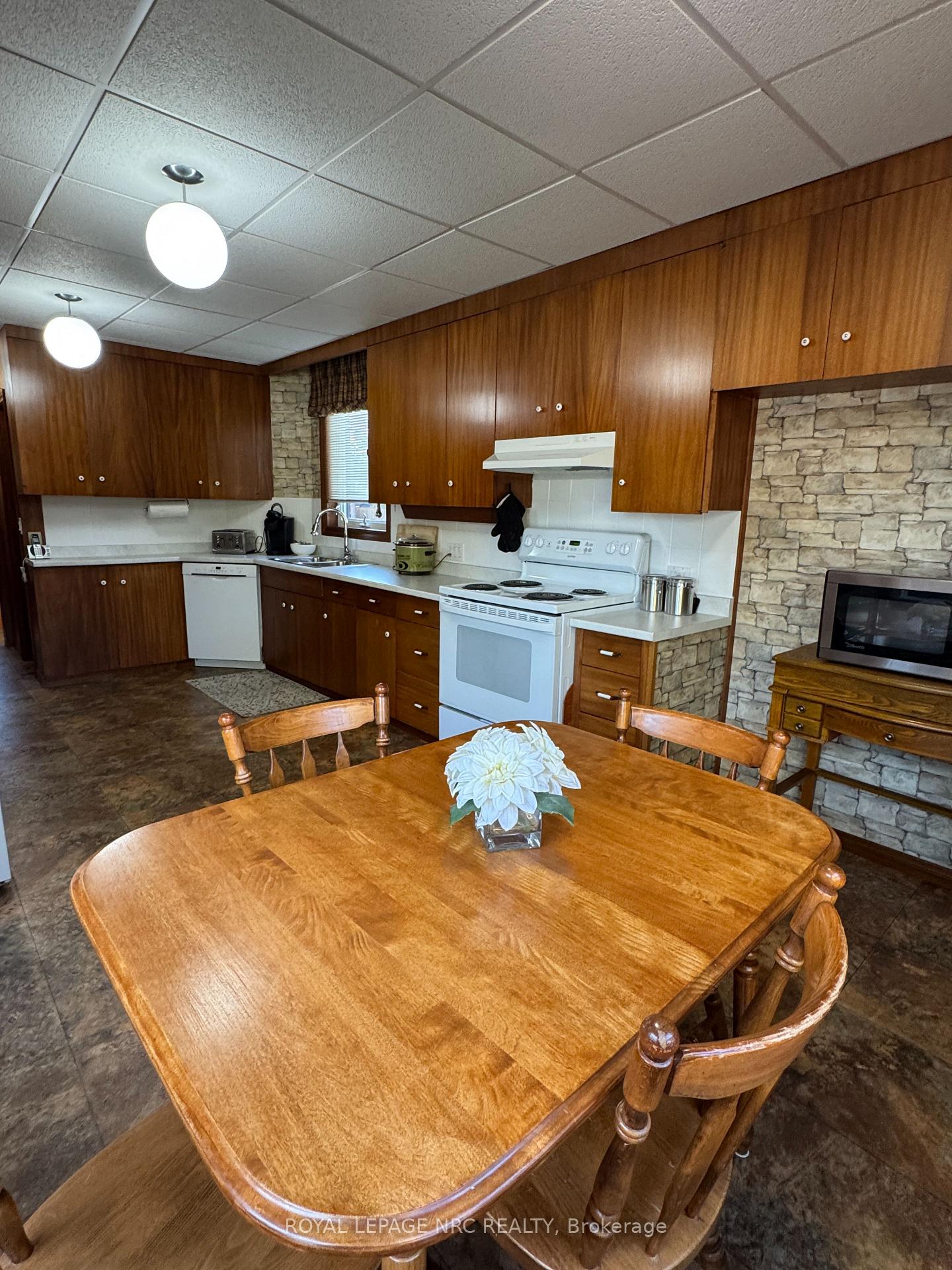 Photo 18 of 62 Pine Street, Welland, Prince Charles — HOMEH