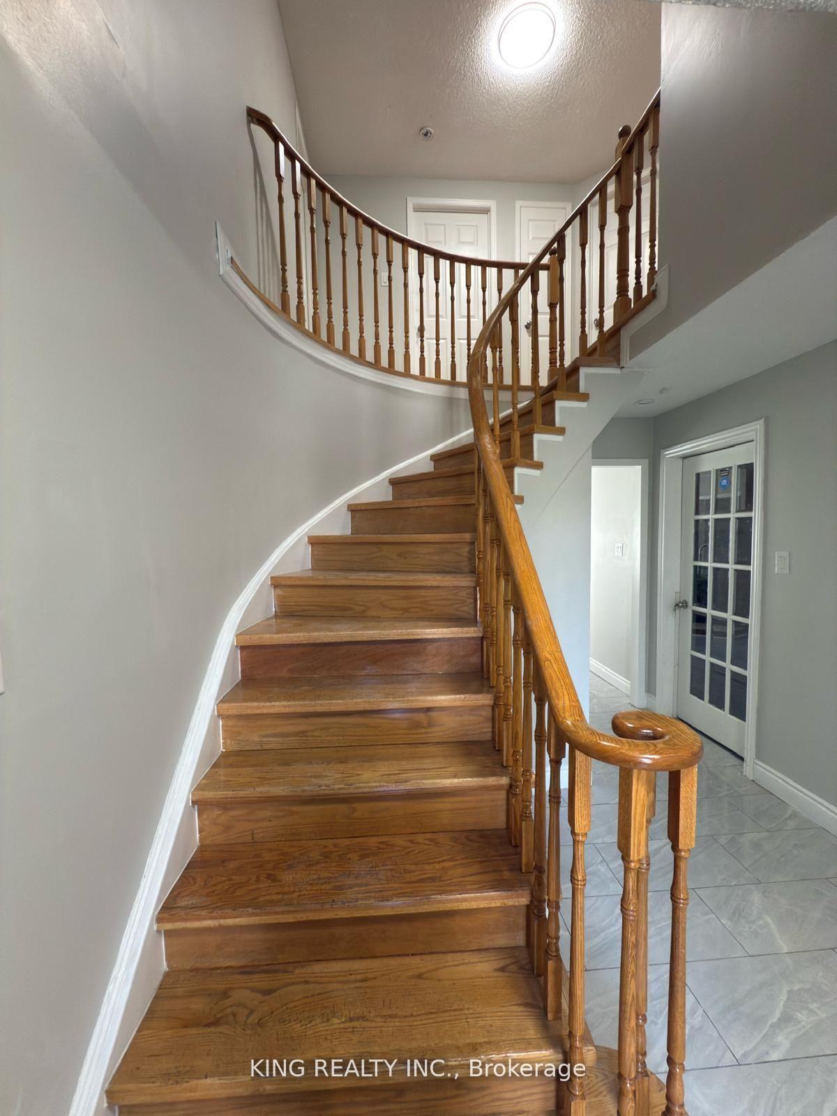 Photo 11 of 7 Clydesdale Circle, Brampton, Fletcher's Creek South — HOMEH