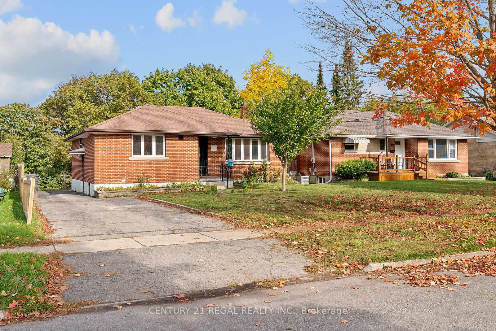 Photo 2 of 21 Louisa Drive, Guelph, St. George's — HOMEH