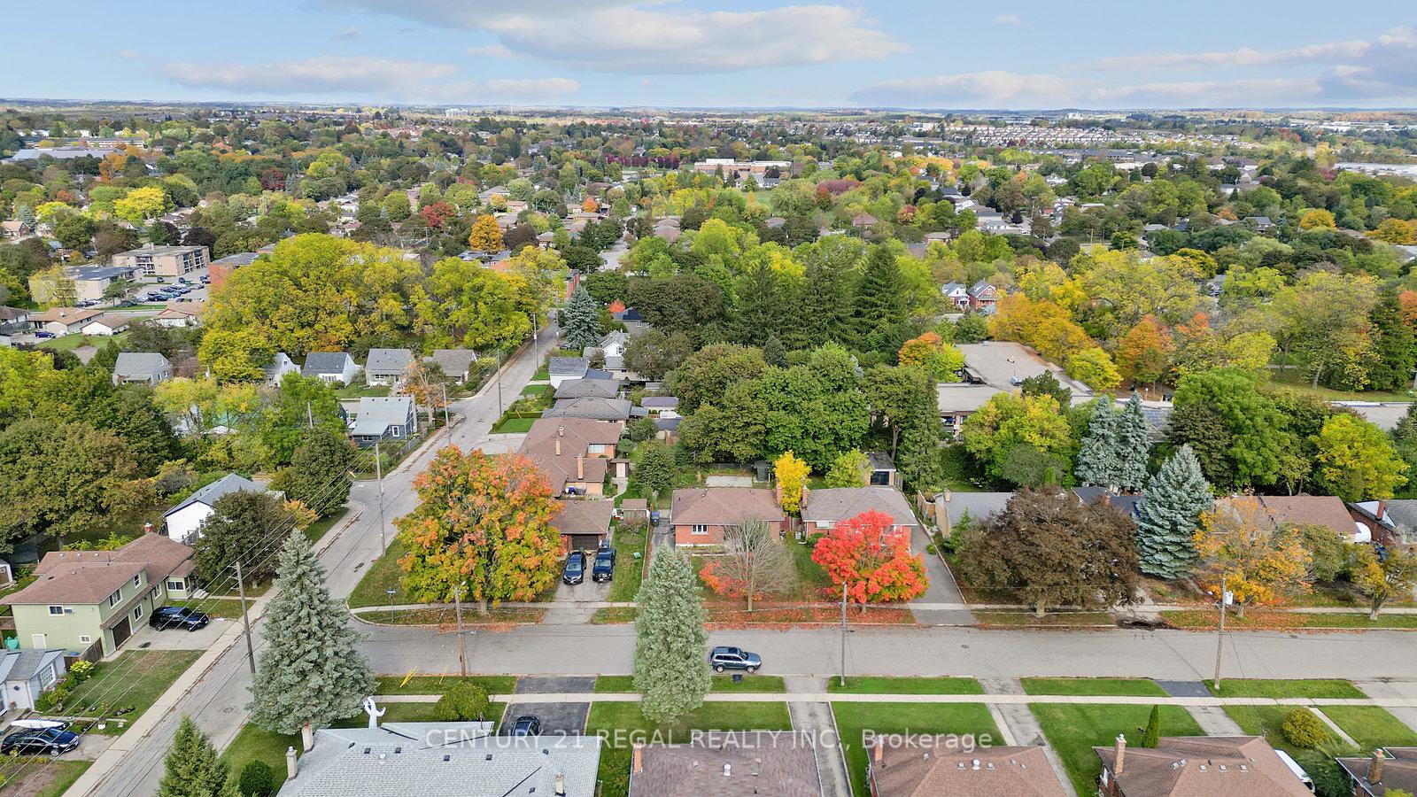 Photo 3 of 21 Louisa Drive, Guelph, St. George's — HOMEH