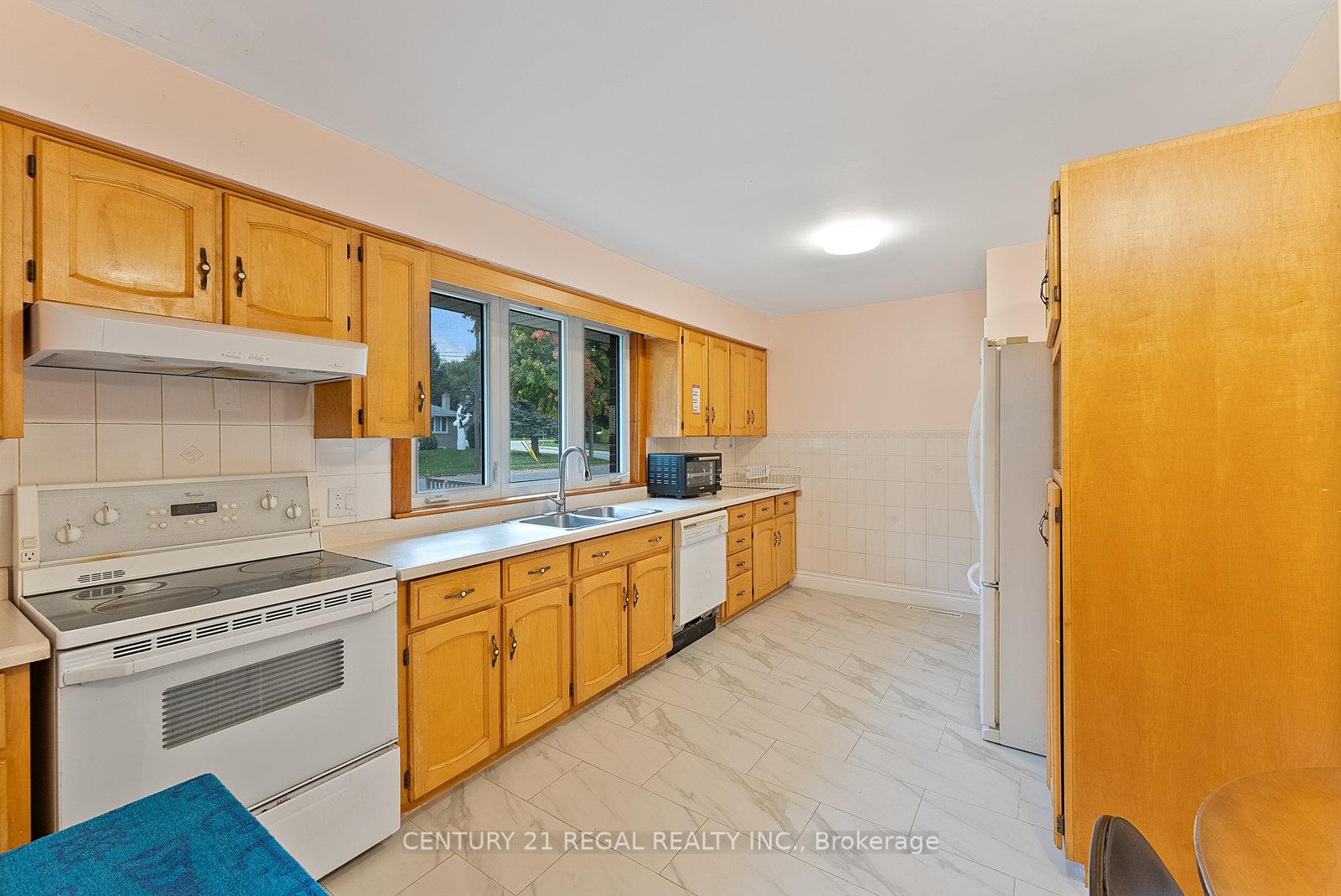 Photo 5 of 21 Louisa Drive, Guelph, St. George's — HOMEH