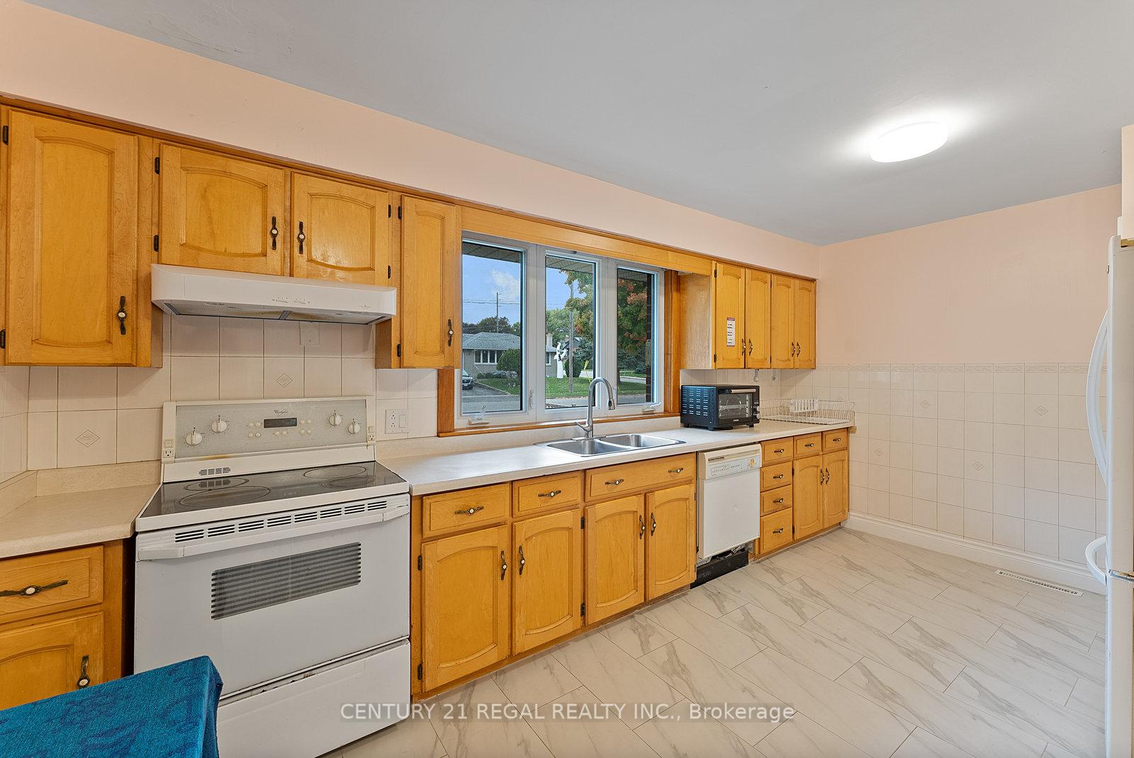 Photo 6 of 21 Louisa Drive, Guelph, St. George's — HOMEH