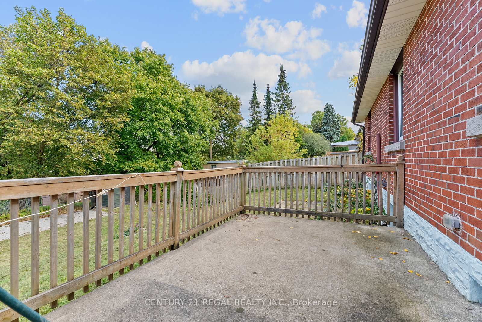 Photo 36 of 21 Louisa Drive, Guelph, St. George's — HOMEH